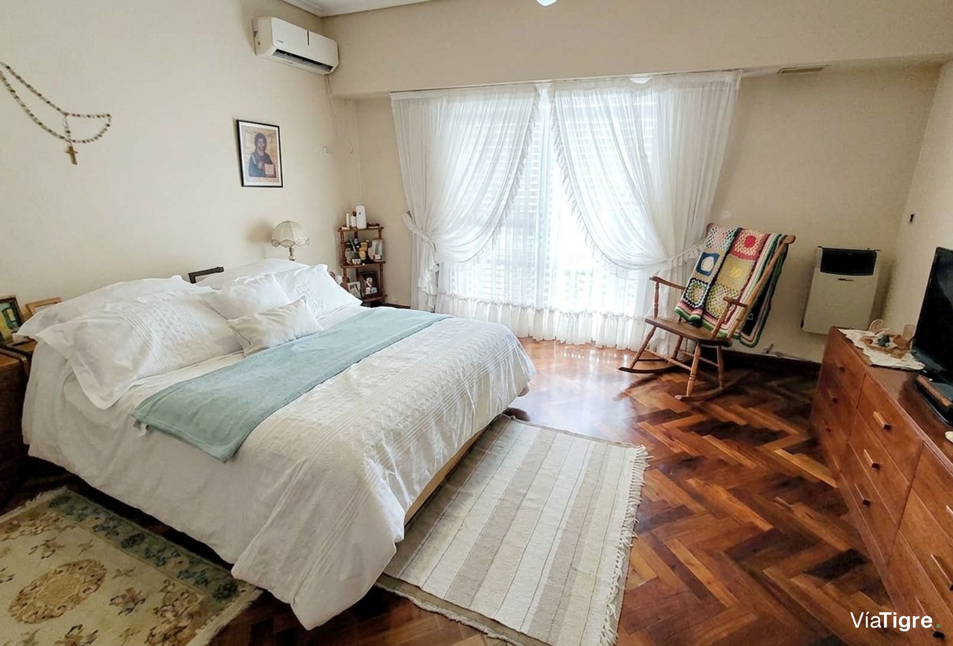 Venta Casa En 3 Plantas Con Jardin Pileta Martinez