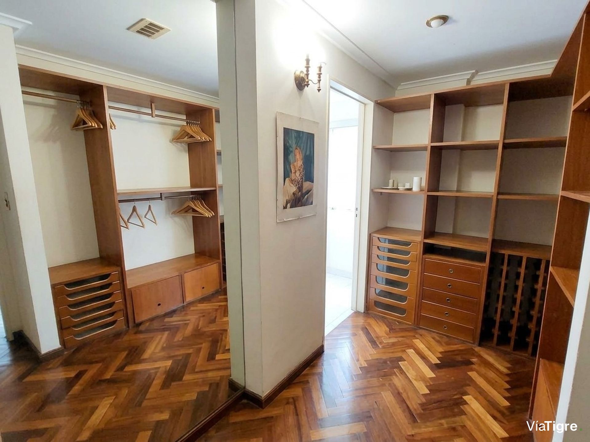 Venta Casa En 3 Plantas Con Jardin Pileta Martinez