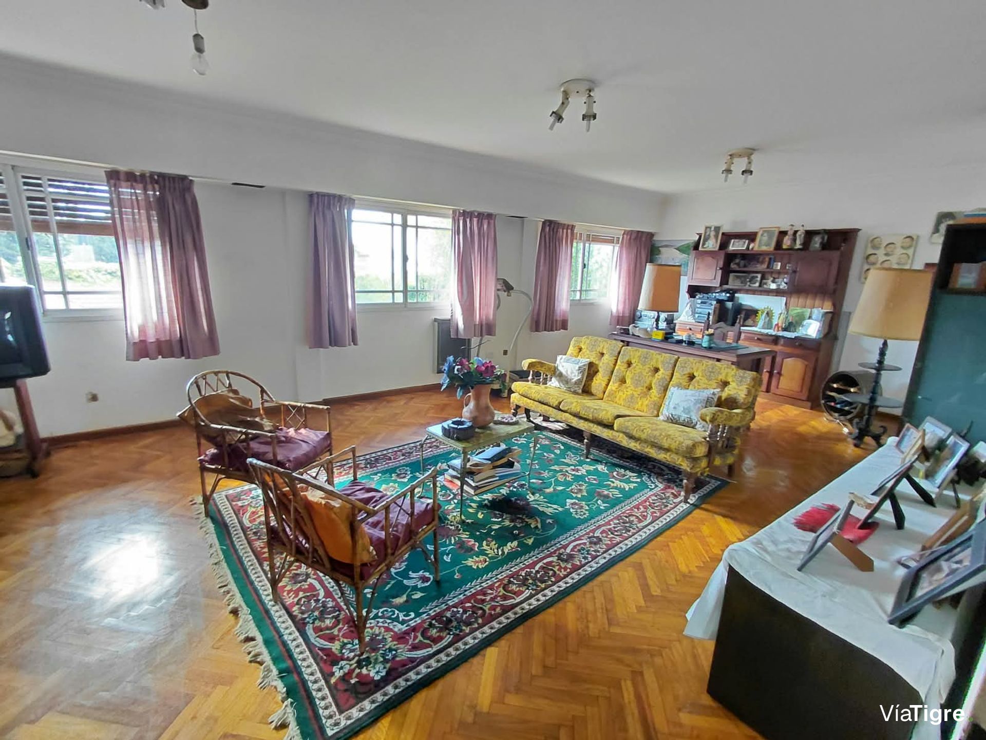 Venta Casa En 3 Plantas Con Jardin Pileta Martinez