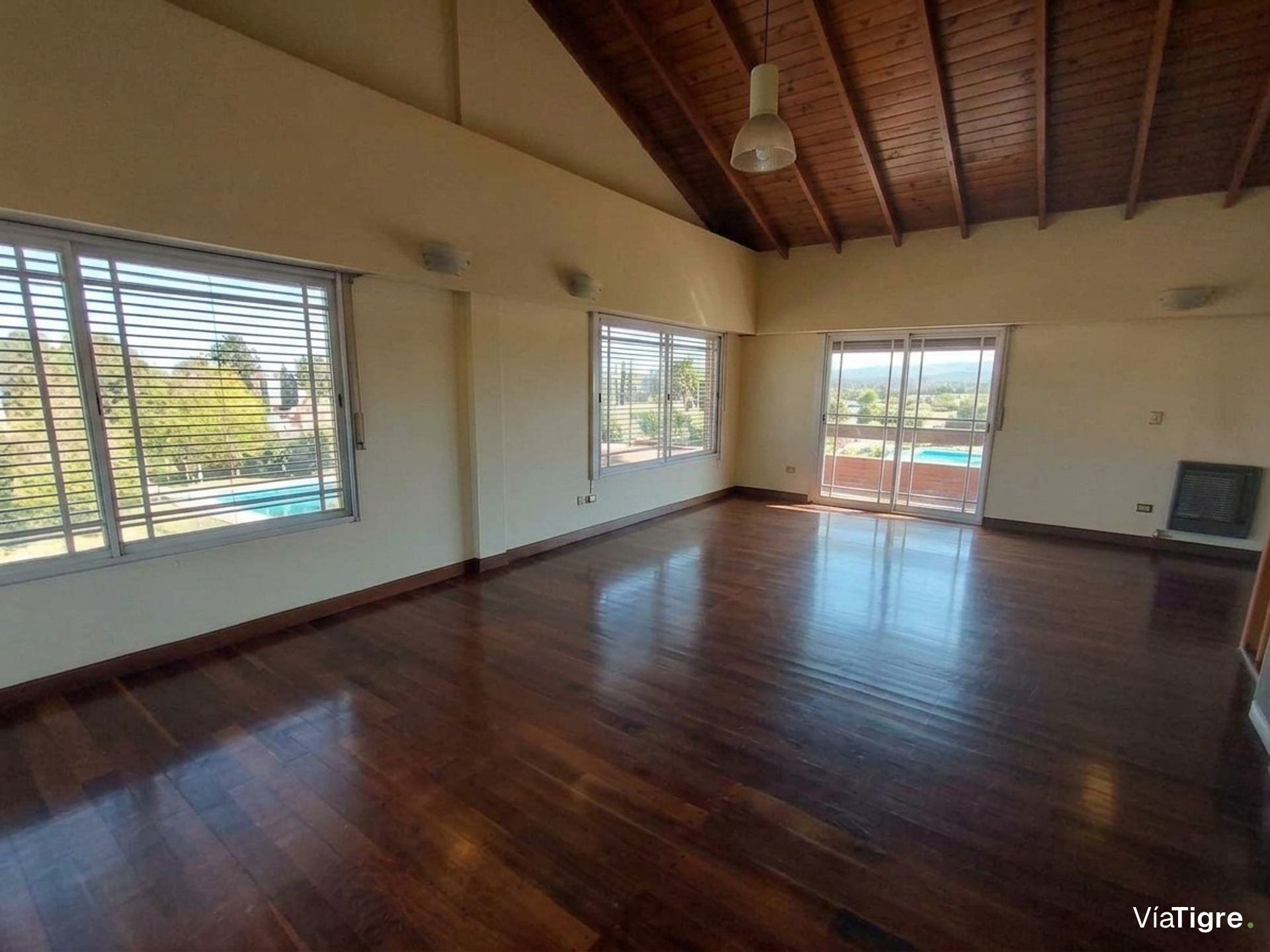 Venta Casa En 3 Plantas Con Jardin Pileta Martinez