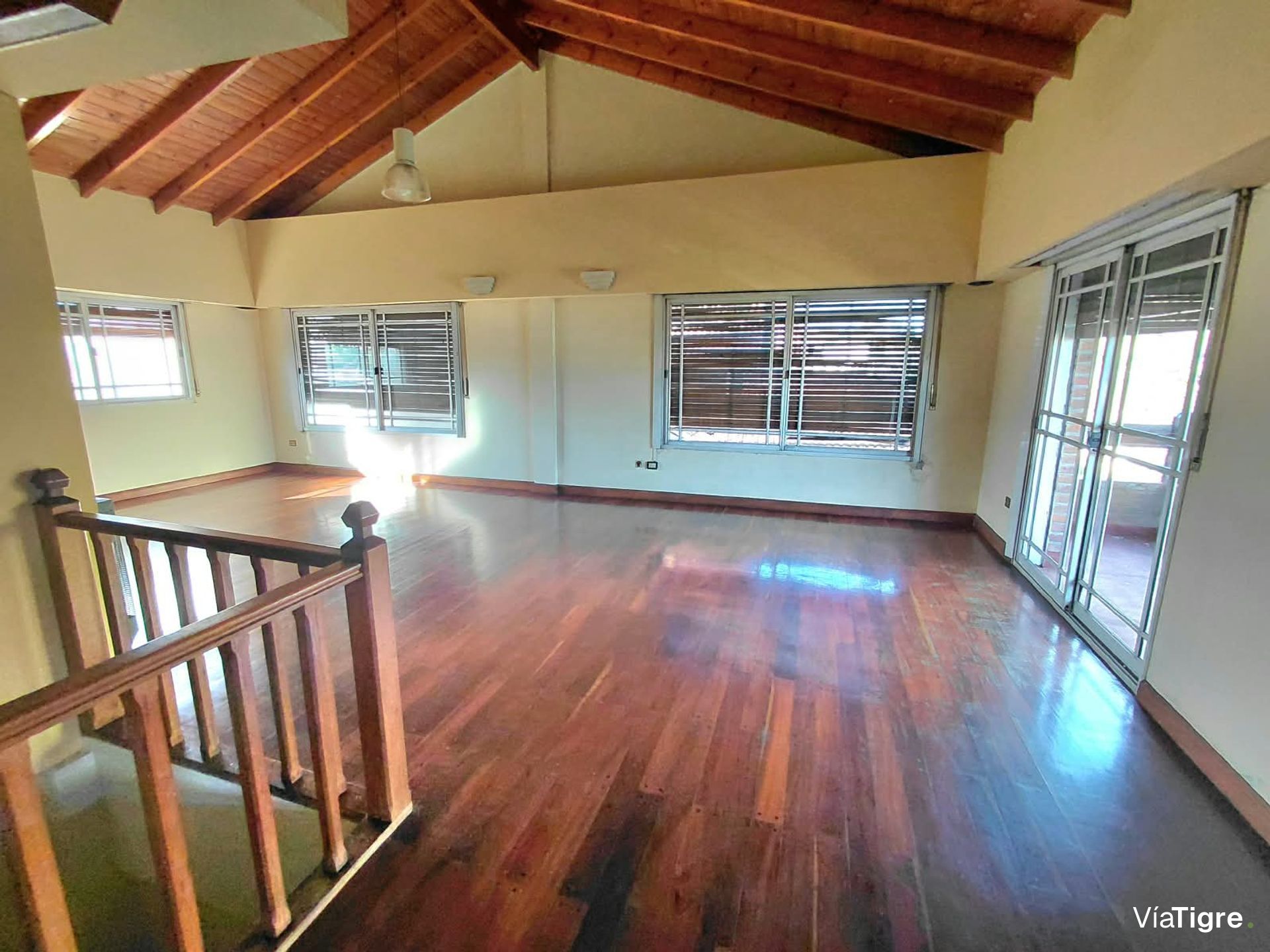 Venta Casa En 3 Plantas Con Jardin Pileta Martinez