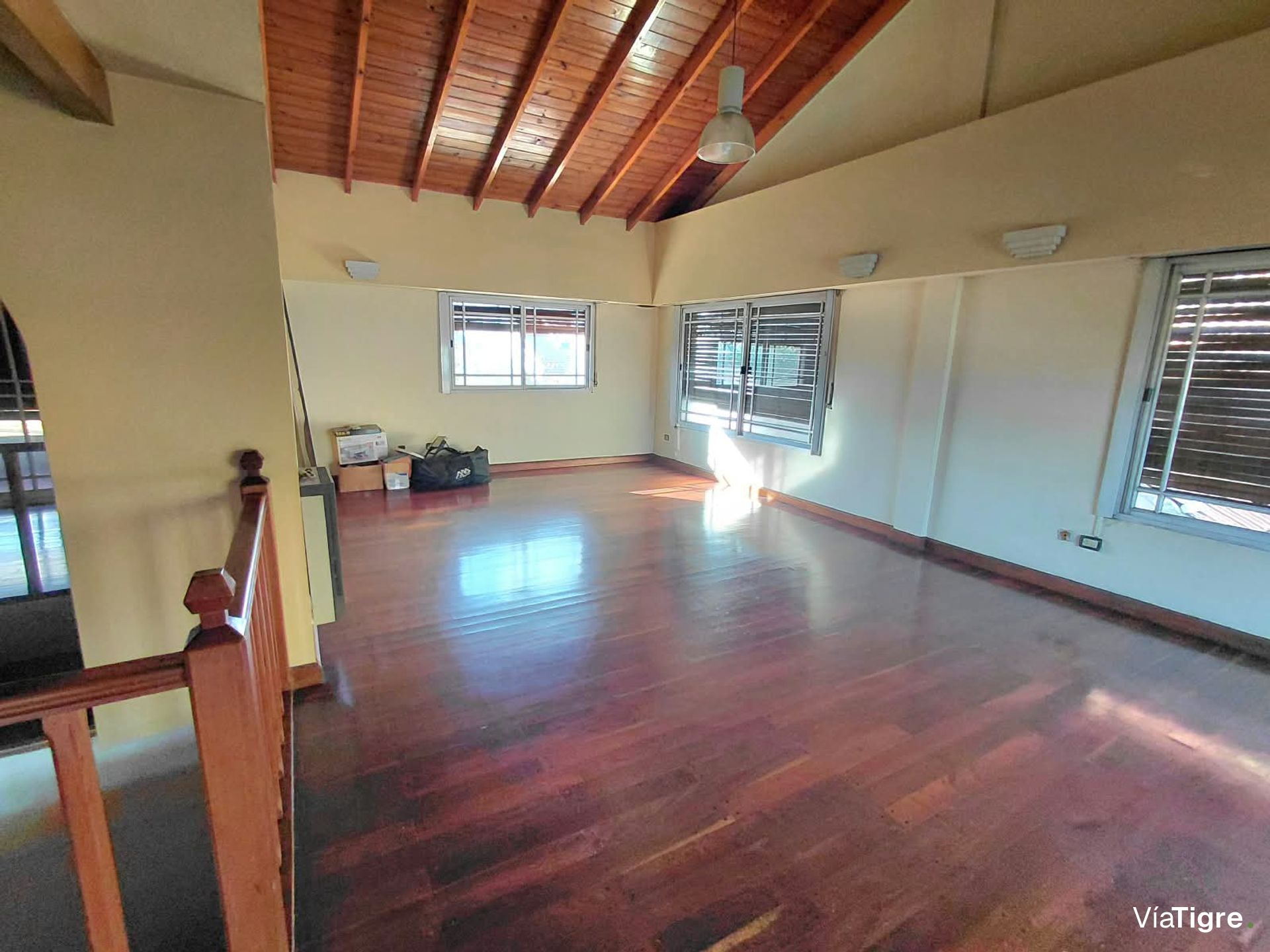 Venta Casa En 3 Plantas Con Jardin Pileta Martinez