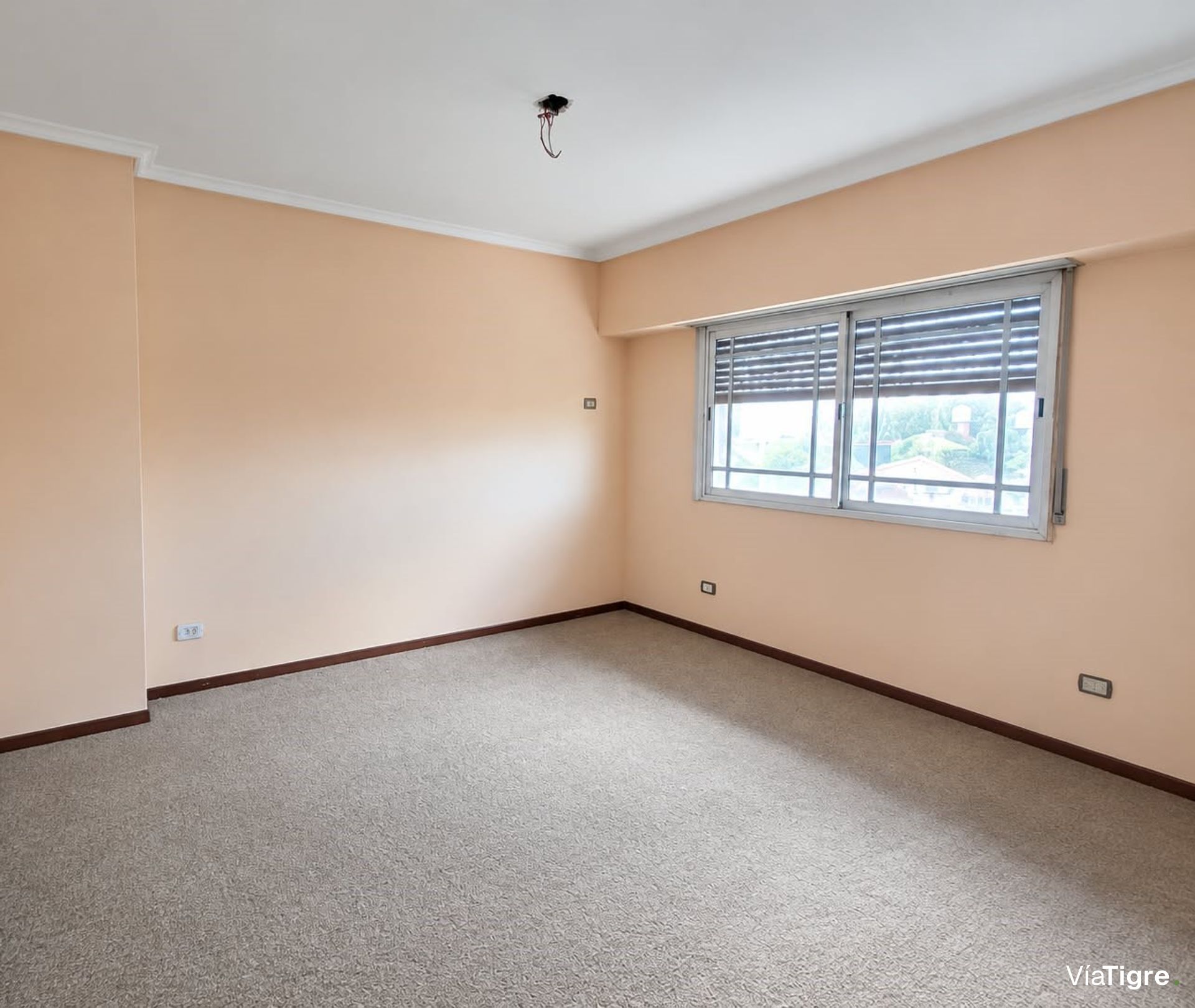 Venta Casa En 3 Plantas Con Jardin Pileta Martinez