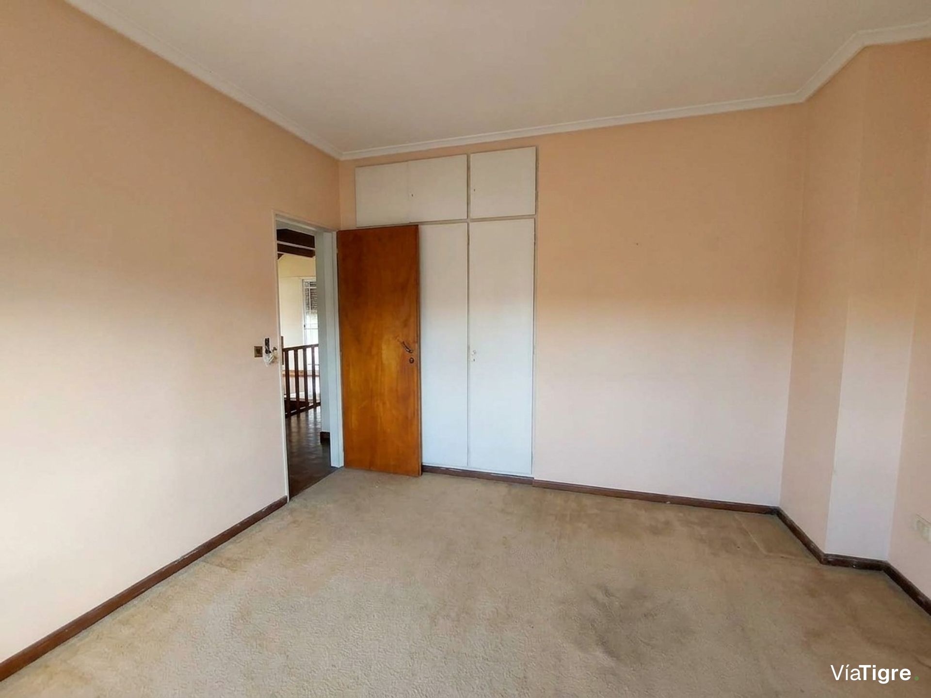 Venta Casa En 3 Plantas Con Jardin Pileta Martinez