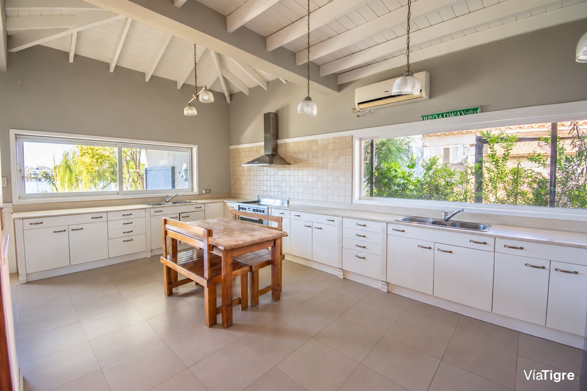 Venta Casa 6 Ambientes Barrio San Isidro Labrador