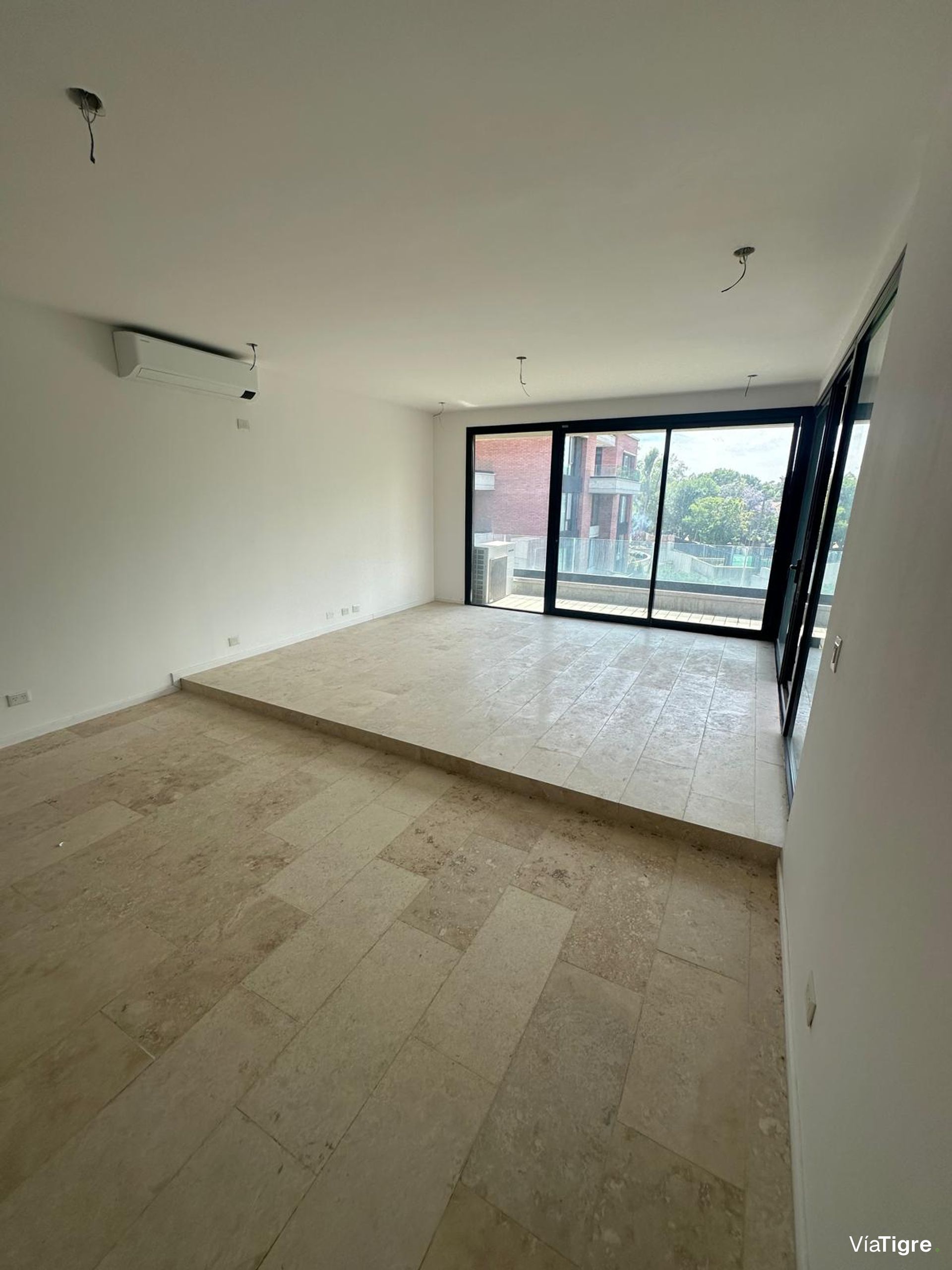 Departamento 4 amb en Venta en Urbana Las Lomas