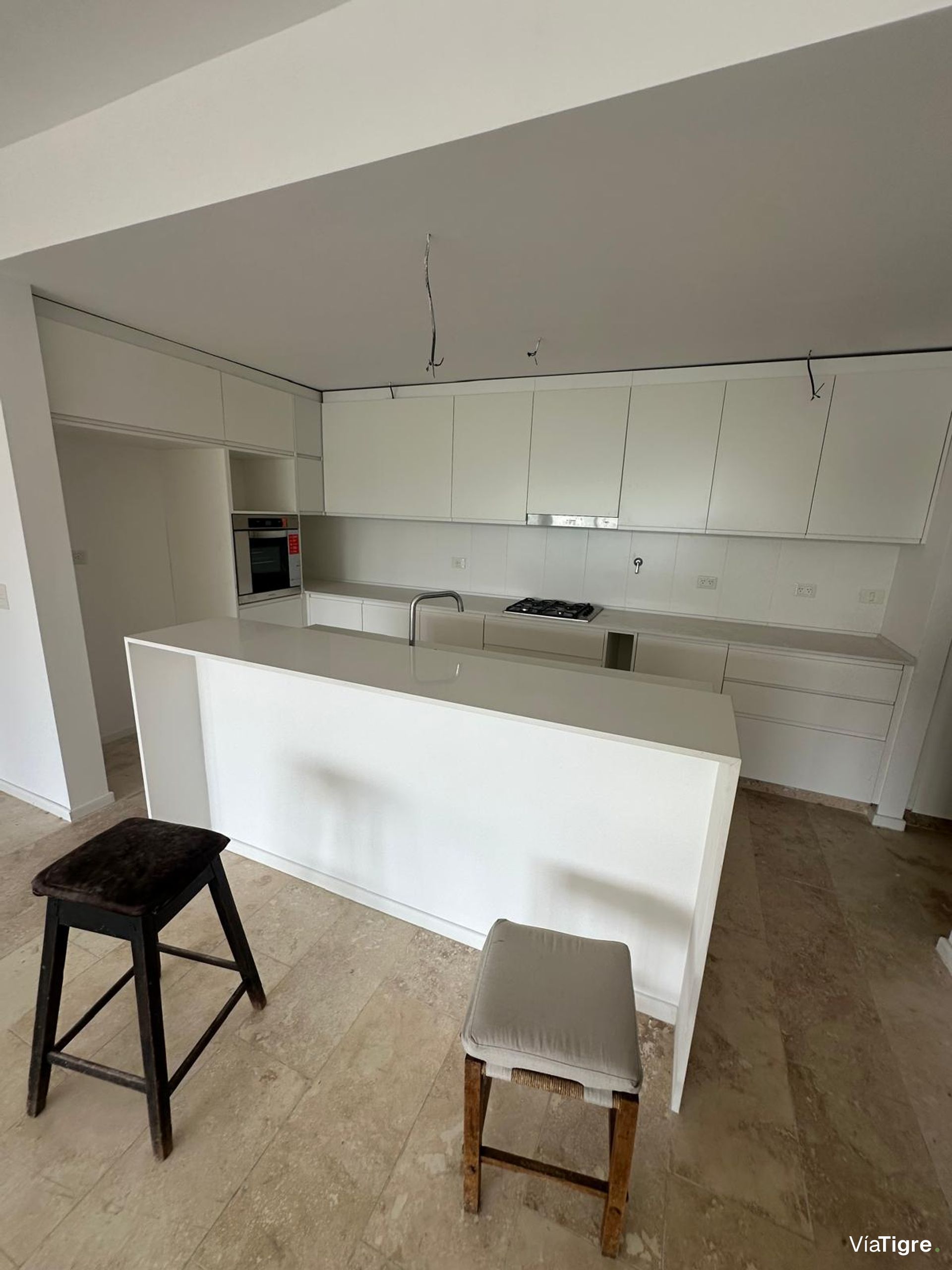 Departamento 4 amb en Venta en Urbana Las Lomas