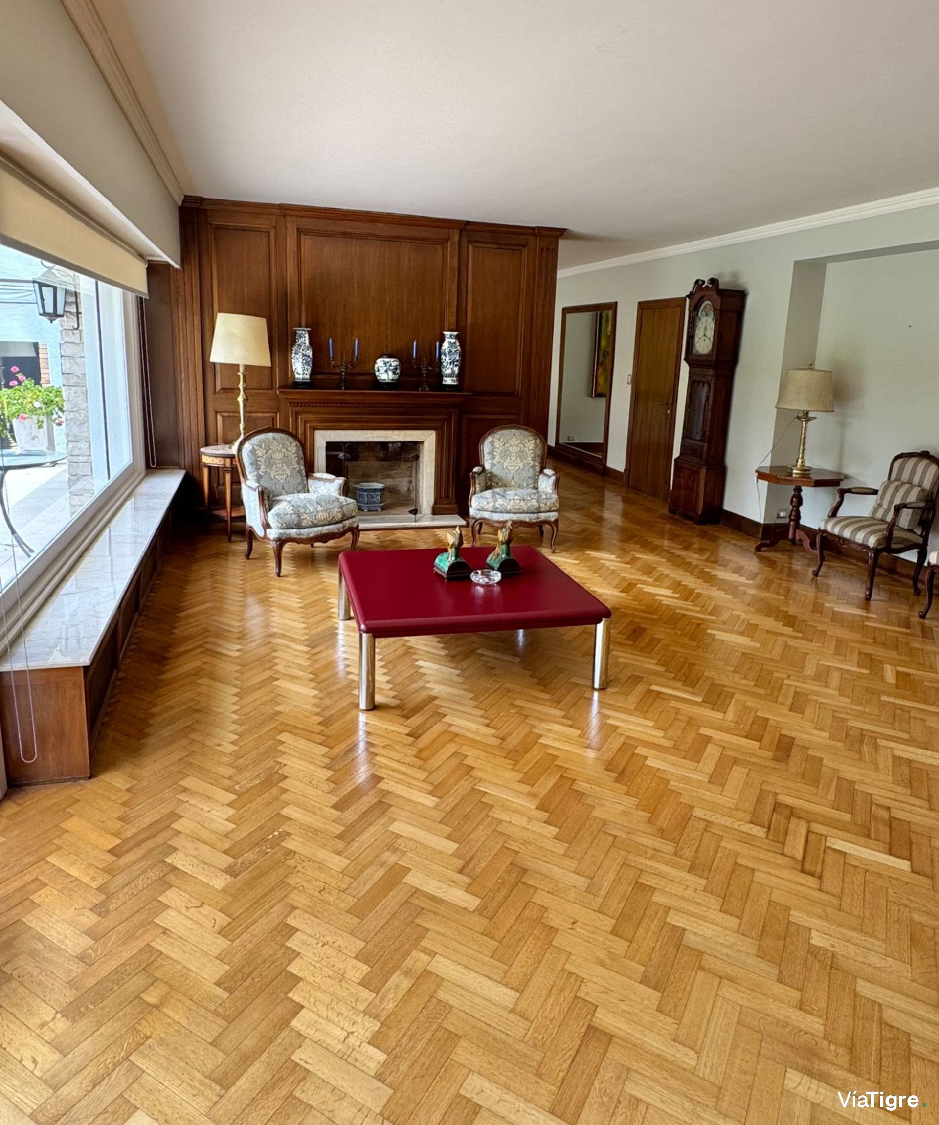 Venta casa en Acassuso con jardin/pileta/garage.