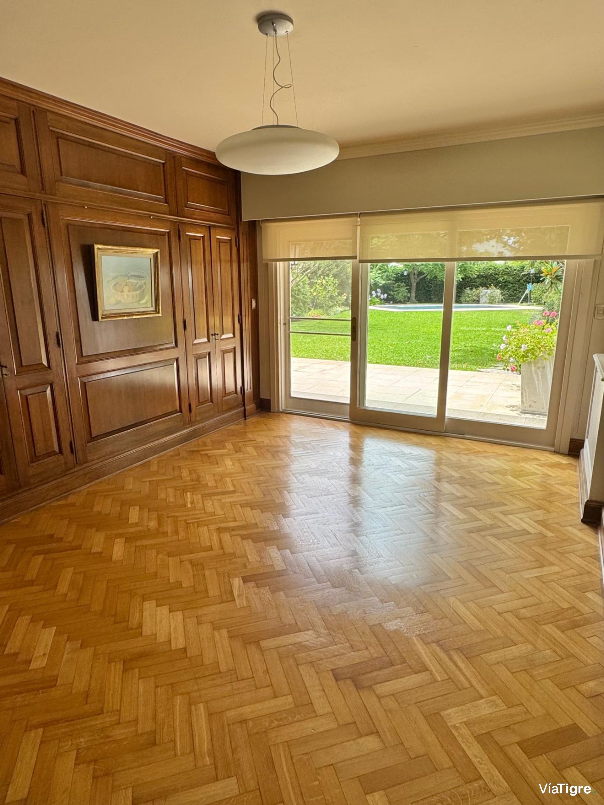 Venta casa en Acassuso con jardin/pileta/garage.