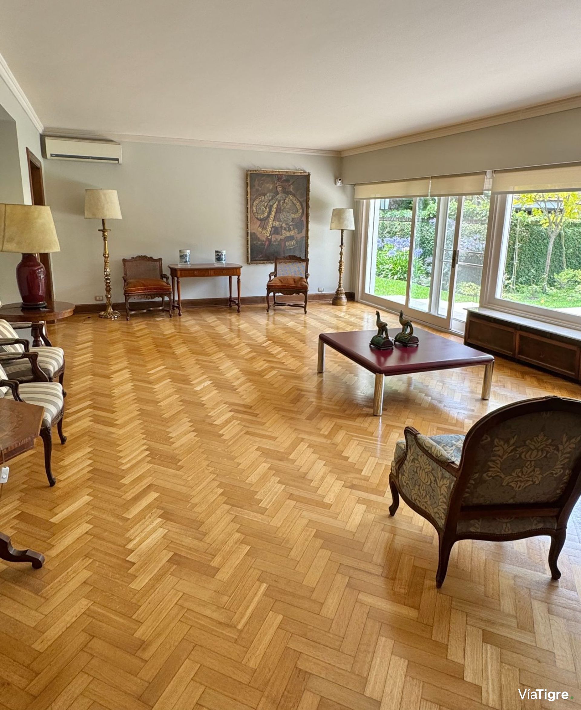 Venta casa en Acassuso con jardin/pileta/garage.