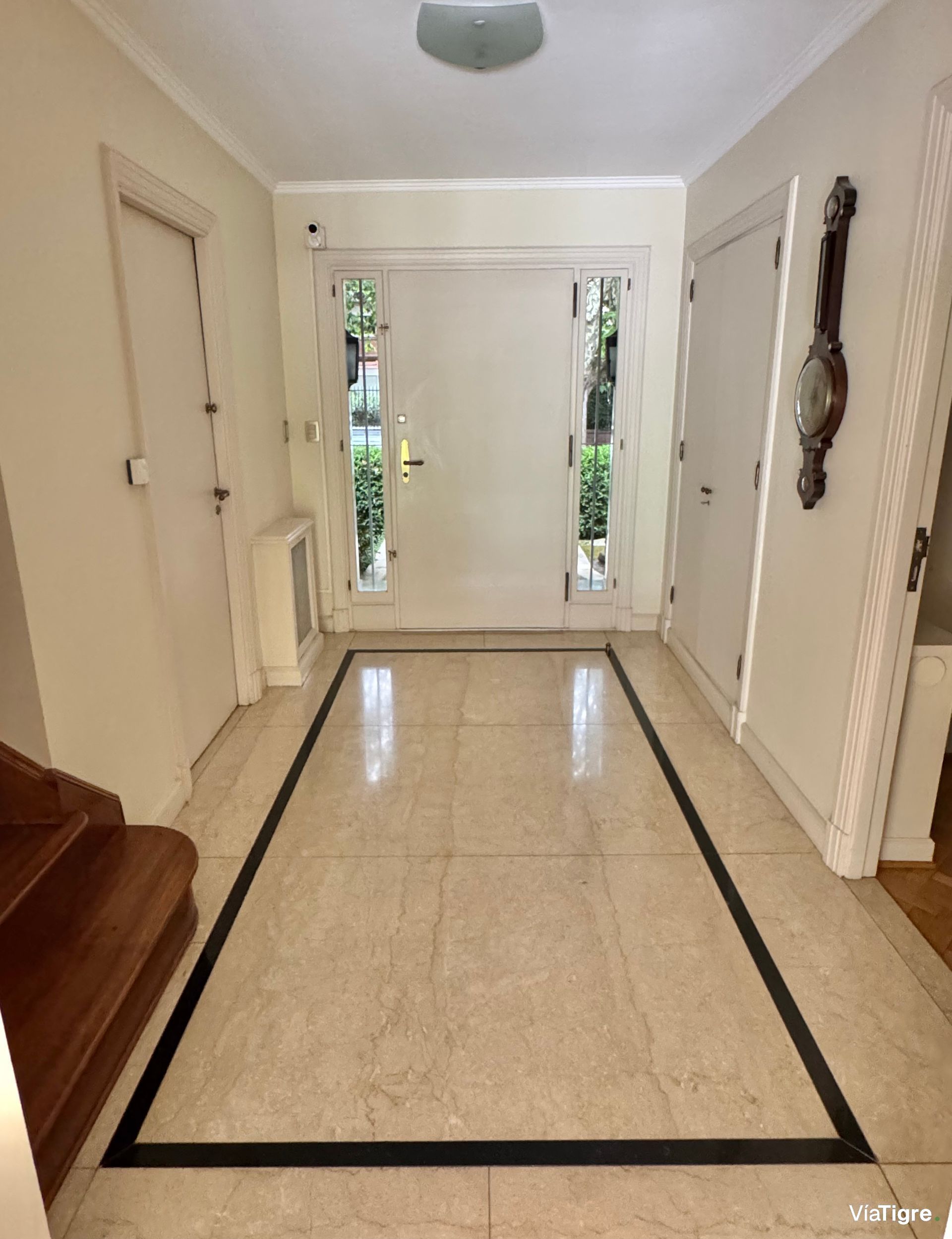 Venta casa en Acassuso con jardin/pileta/garage.