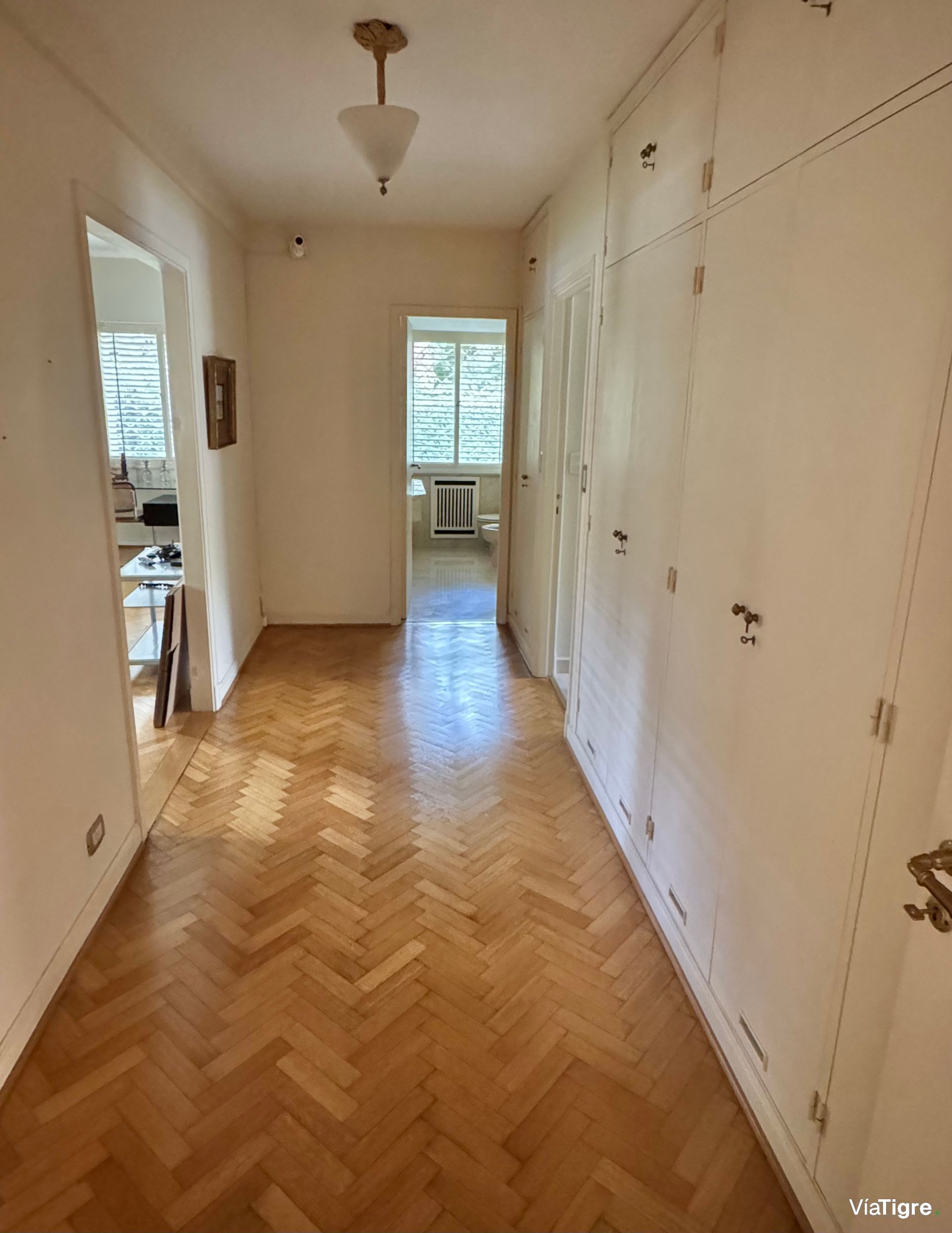 Venta casa en Acassuso con jardin/pileta/garage.