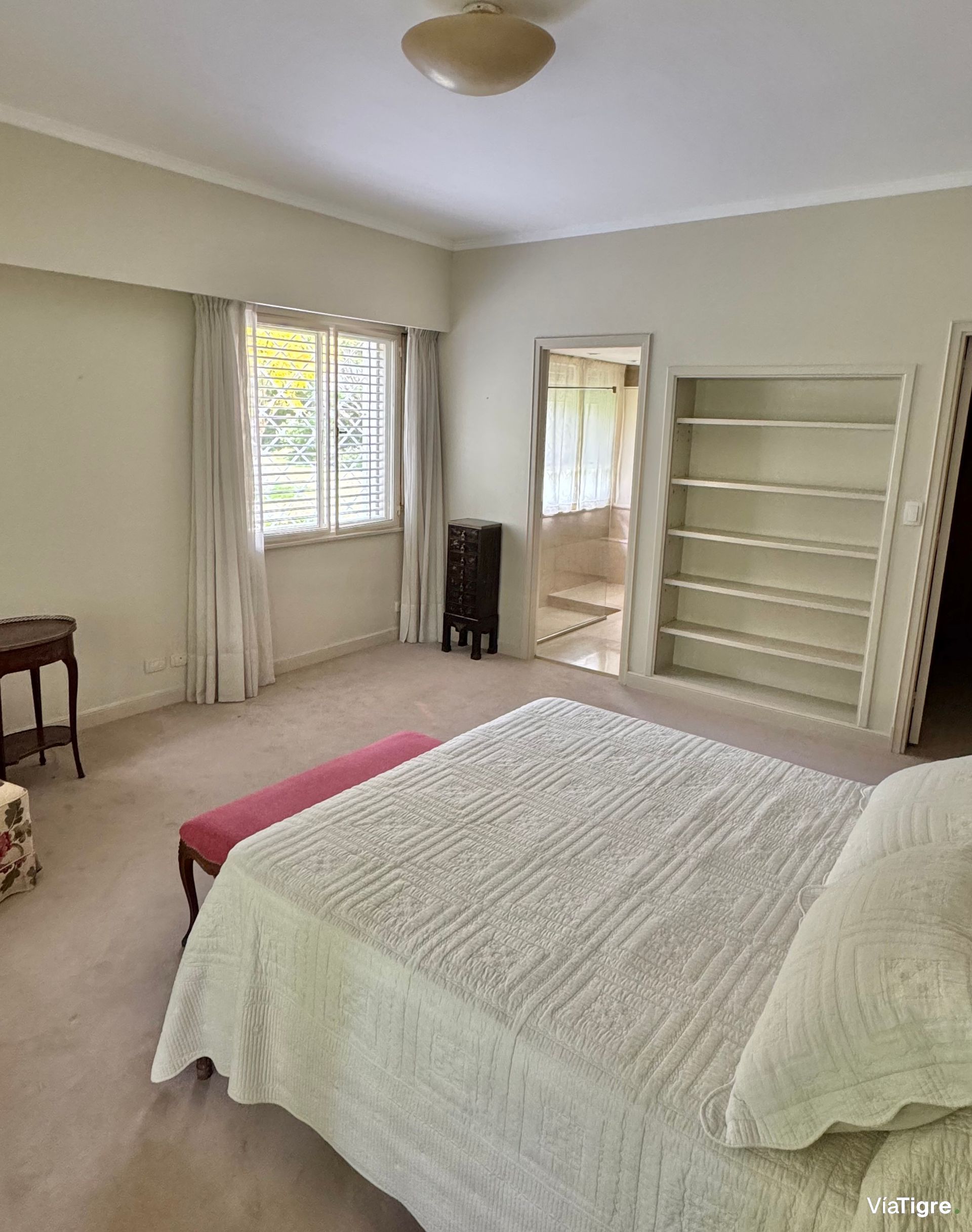 Venta casa en Acassuso con jardin/pileta/garage.