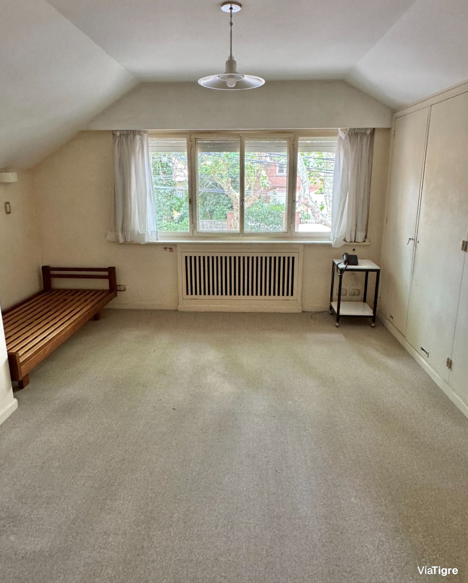 Venta casa en Acassuso con jardin/pileta/garage.