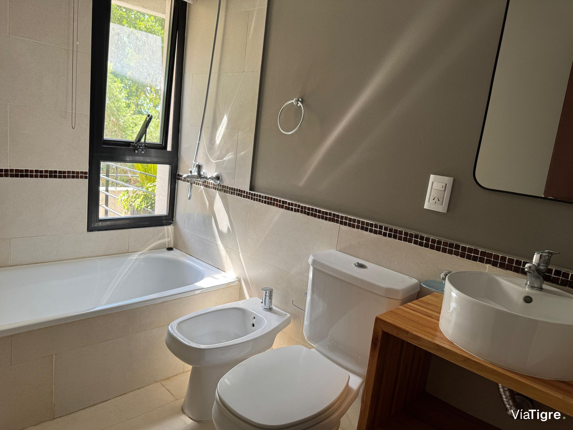 Venta Depto Olivos 4 ambientes 2 cocheras Balcon
