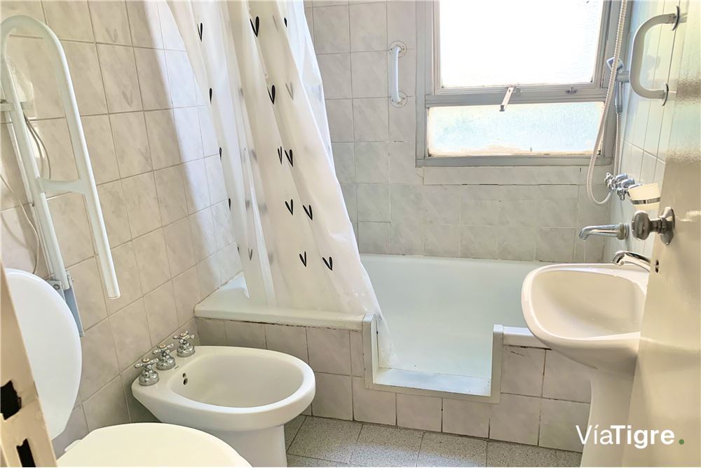 Venta Departamento 4 Amb con Balcón, Martinez