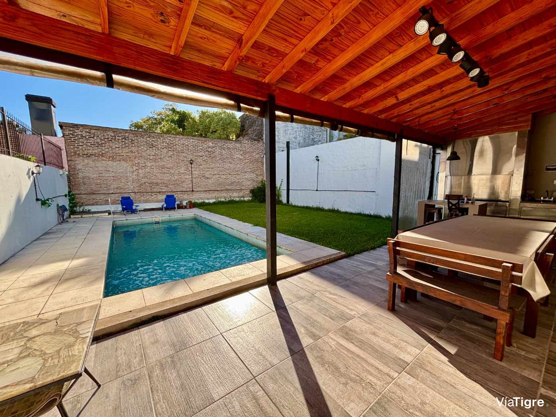 Alquiler Casa Amoblada, 6 amb, Pileta, Martinez
