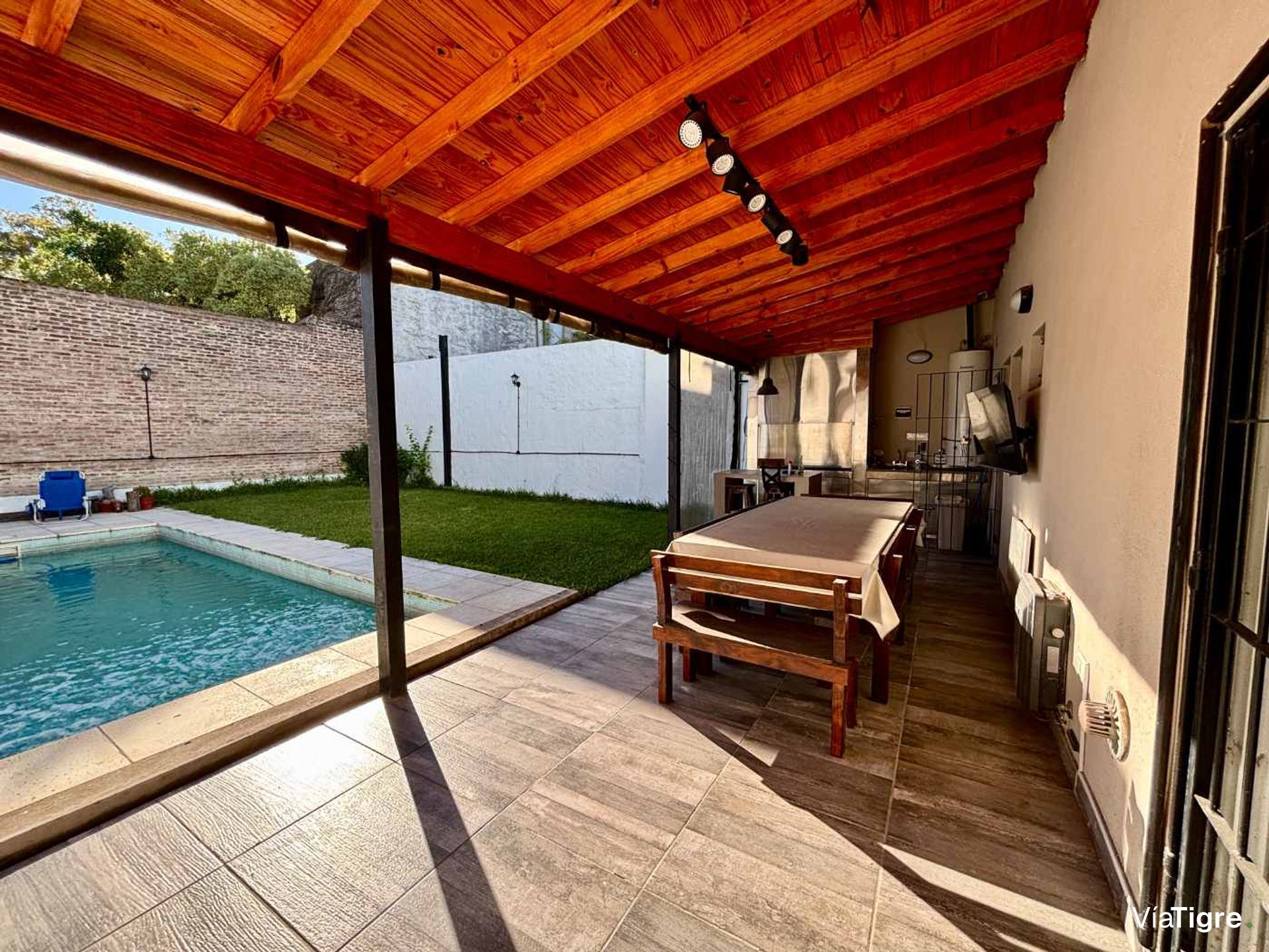 Alquiler Casa Amoblada, 6 amb, Pileta, Martinez