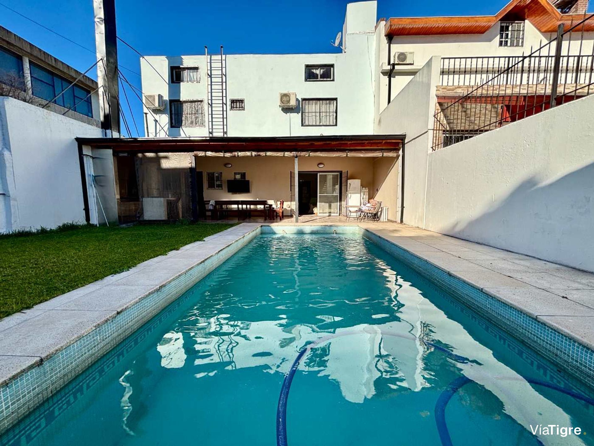 Alquiler Casa Amoblada, 6 amb, Pileta, Martinez