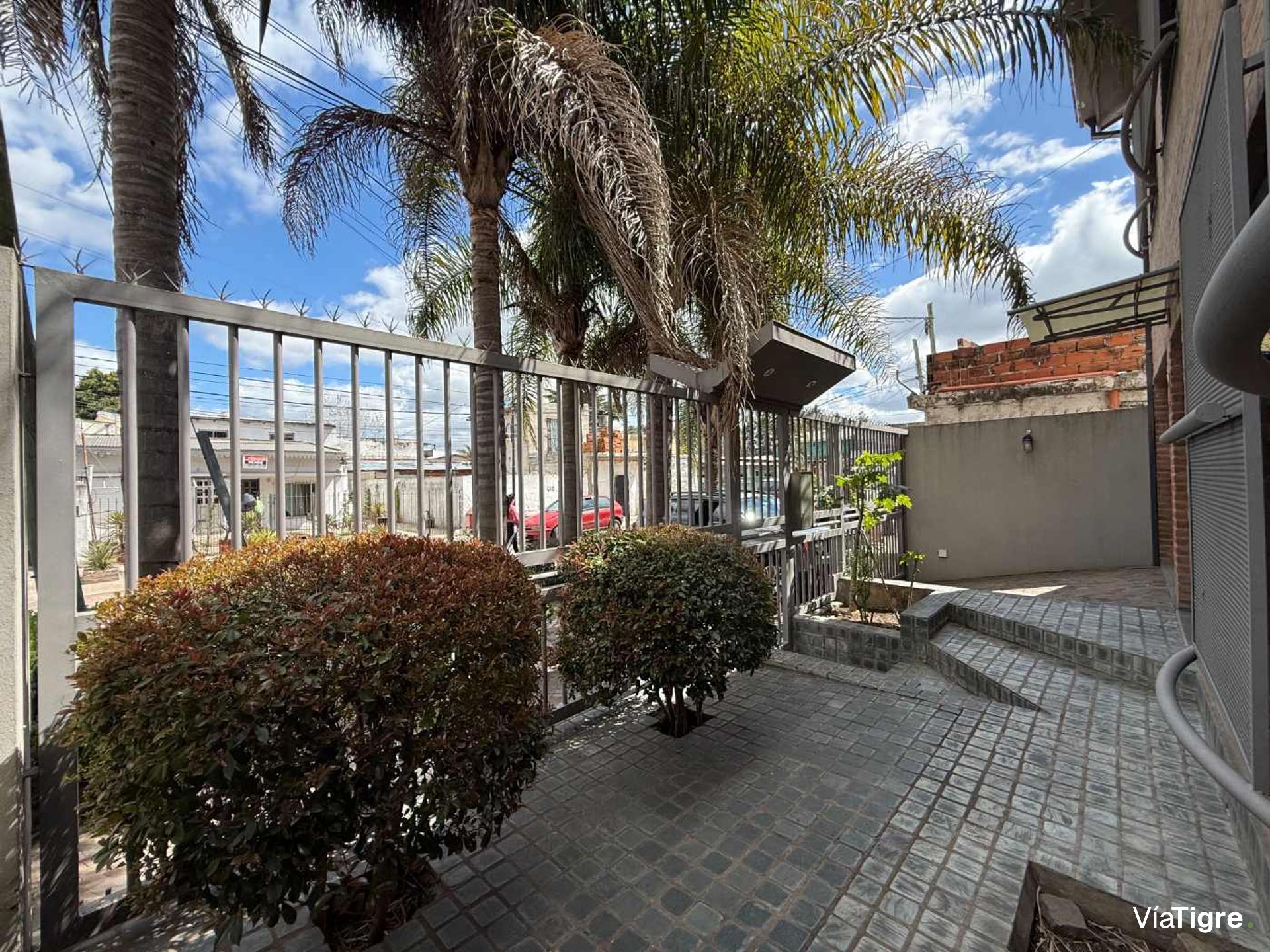 Venta de Casa frente al Newman