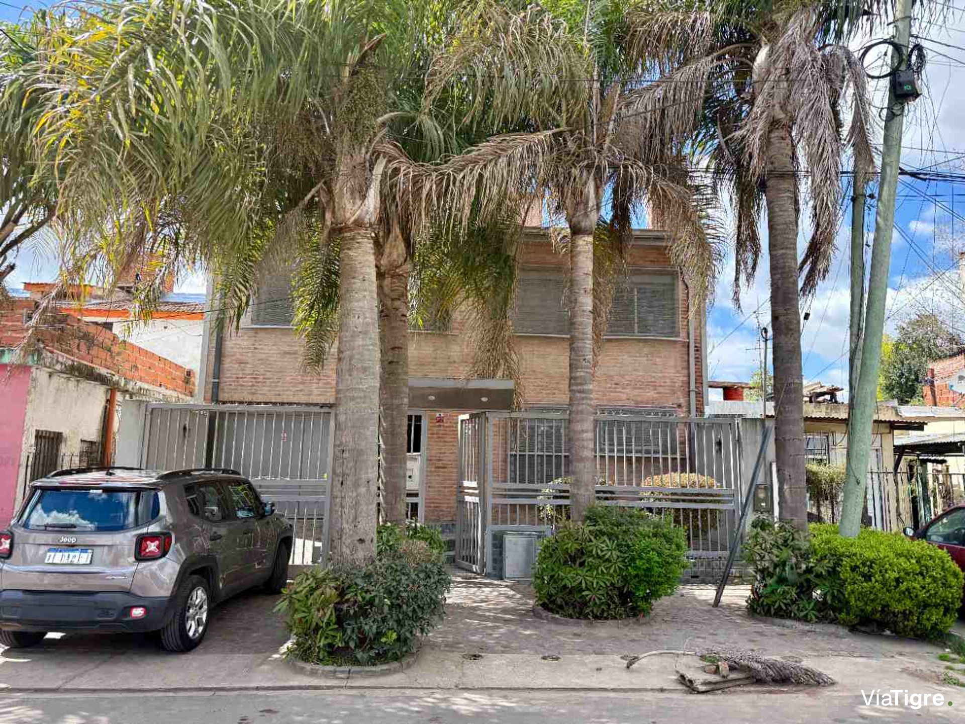 Venta de Casa frente al Newman