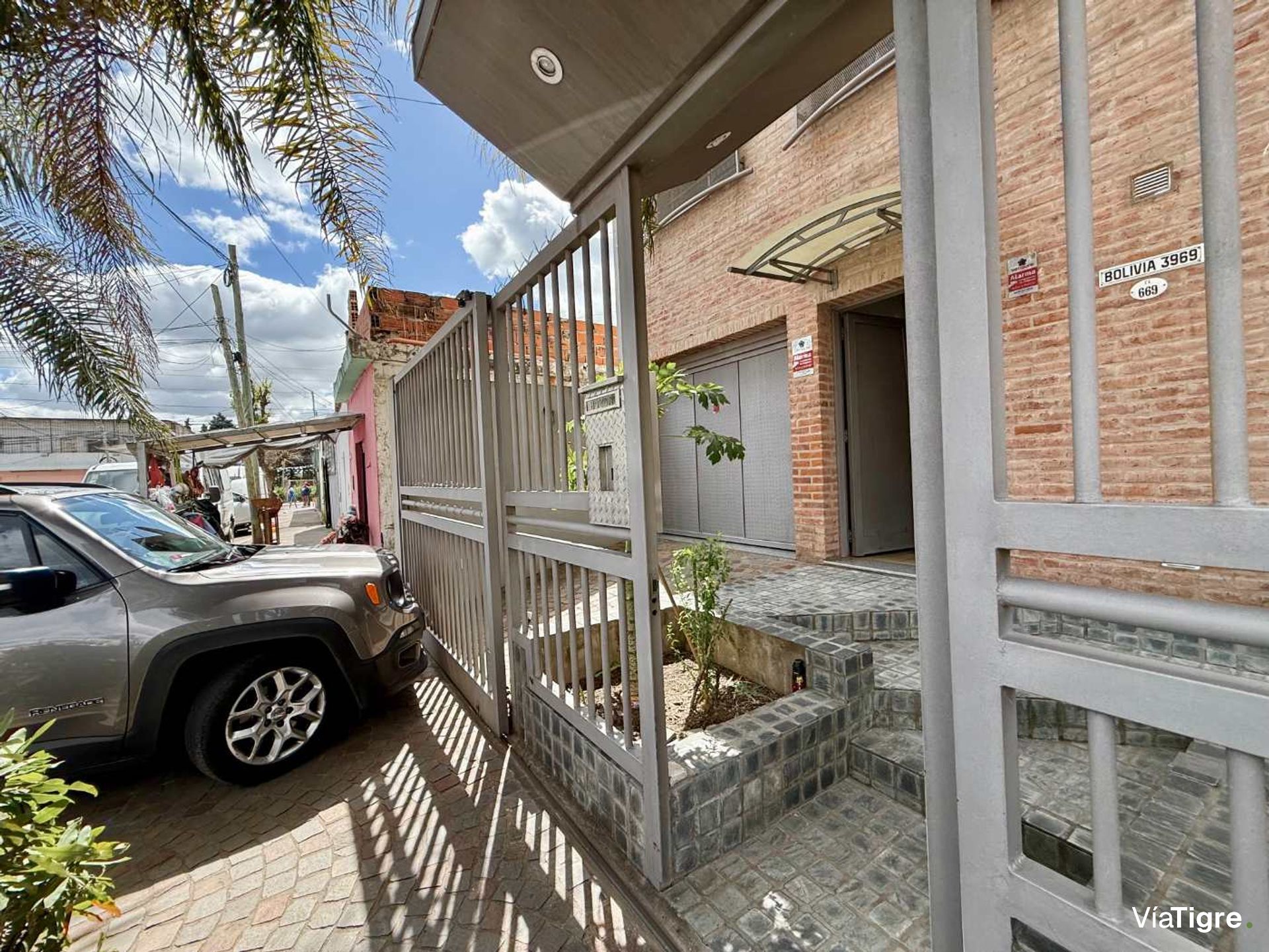 Venta de Casa frente al Newman