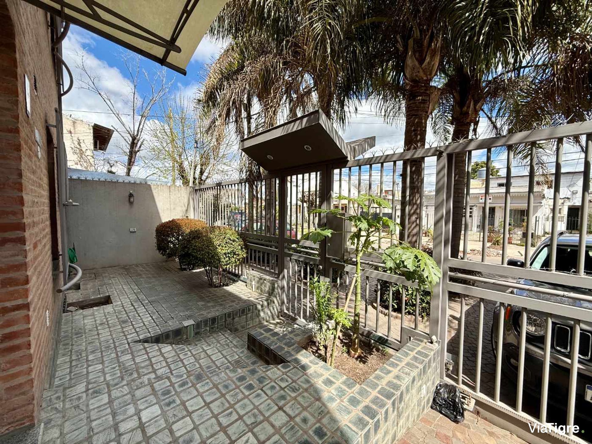 Venta de Casa frente al Newman
