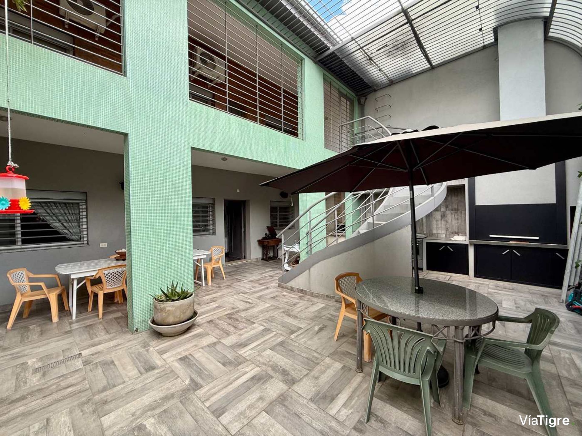 Venta de Casa frente al Newman
