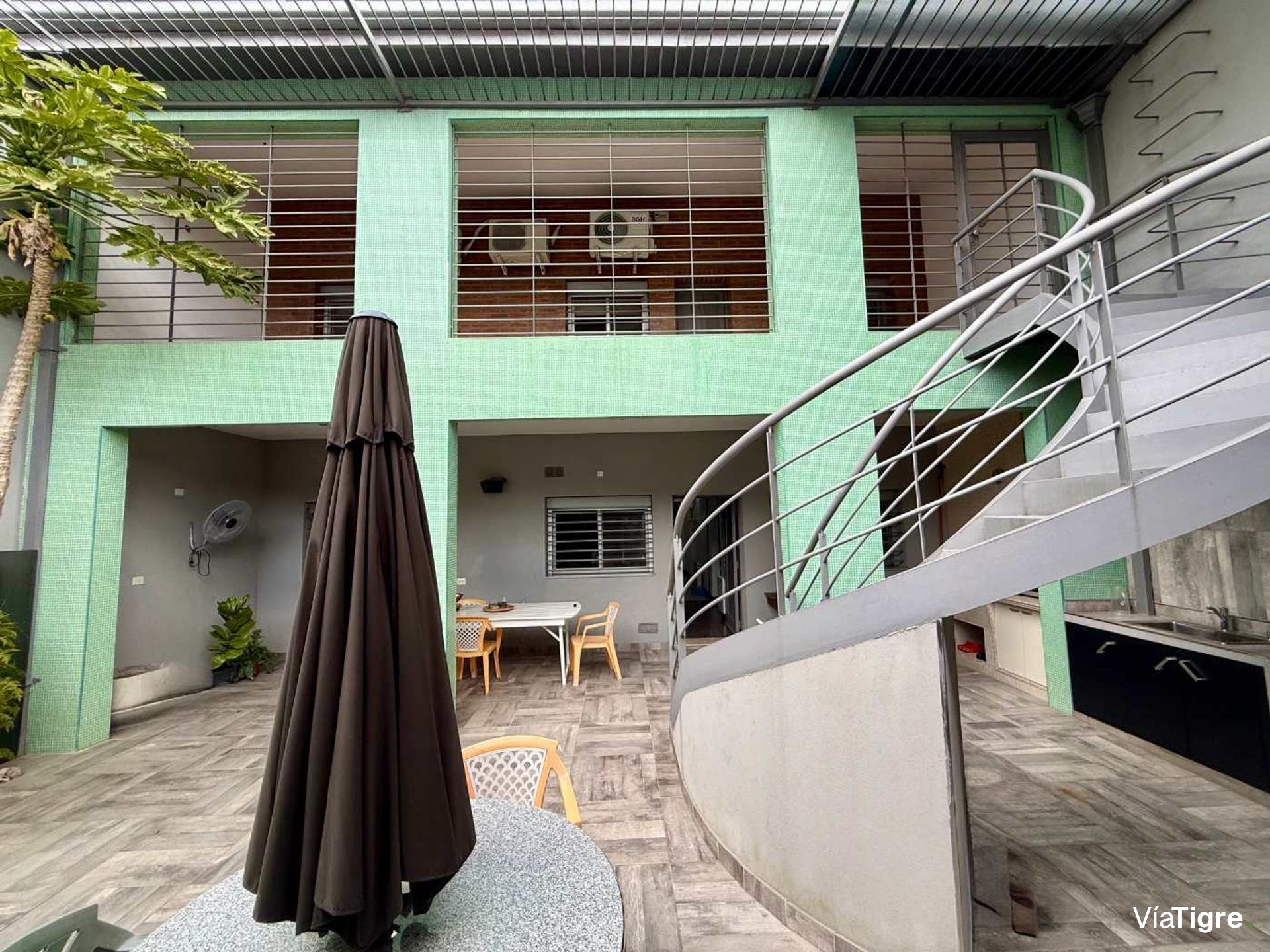 Venta de Casa frente al Newman
