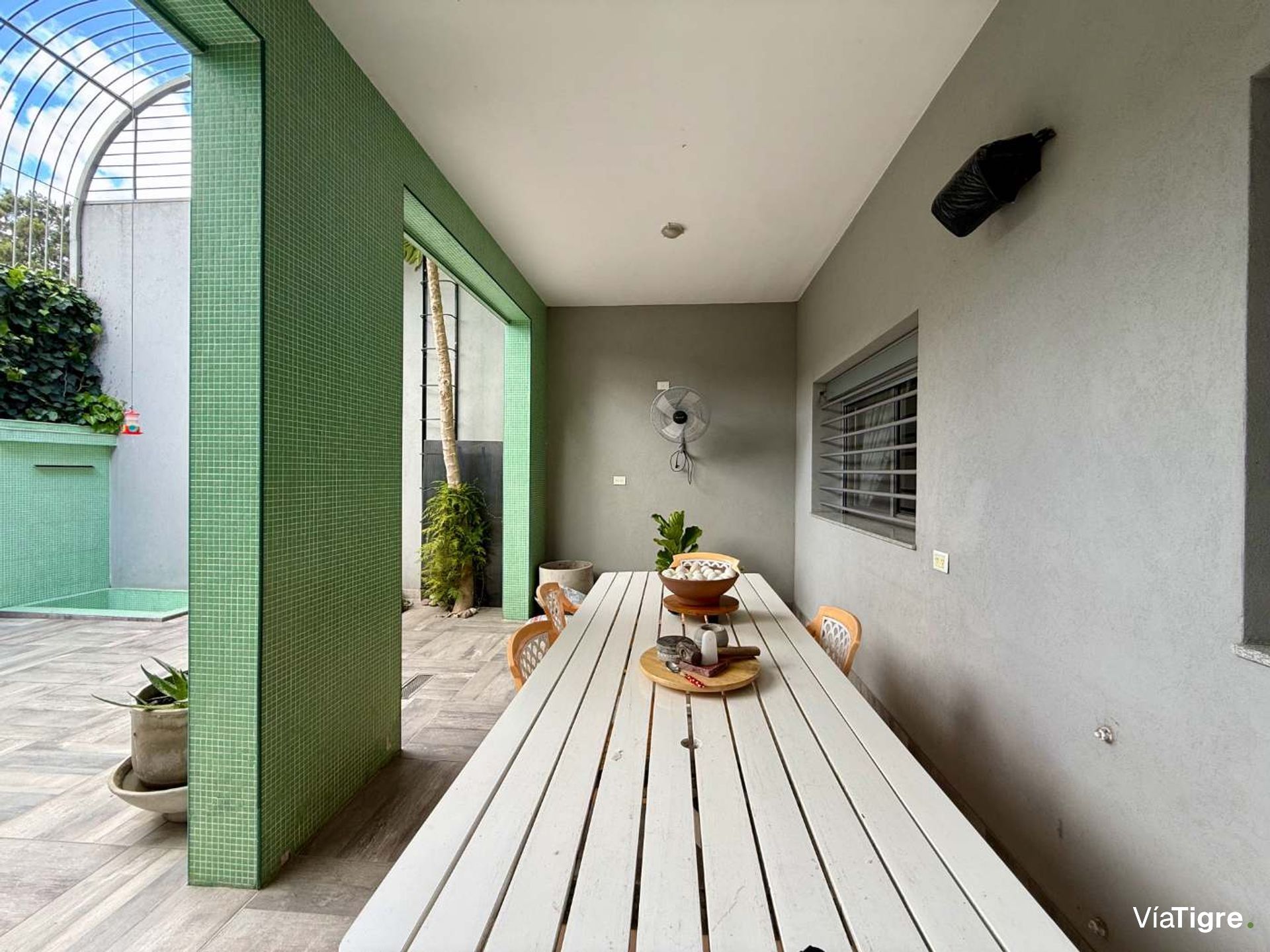 Venta de Casa frente al Newman
