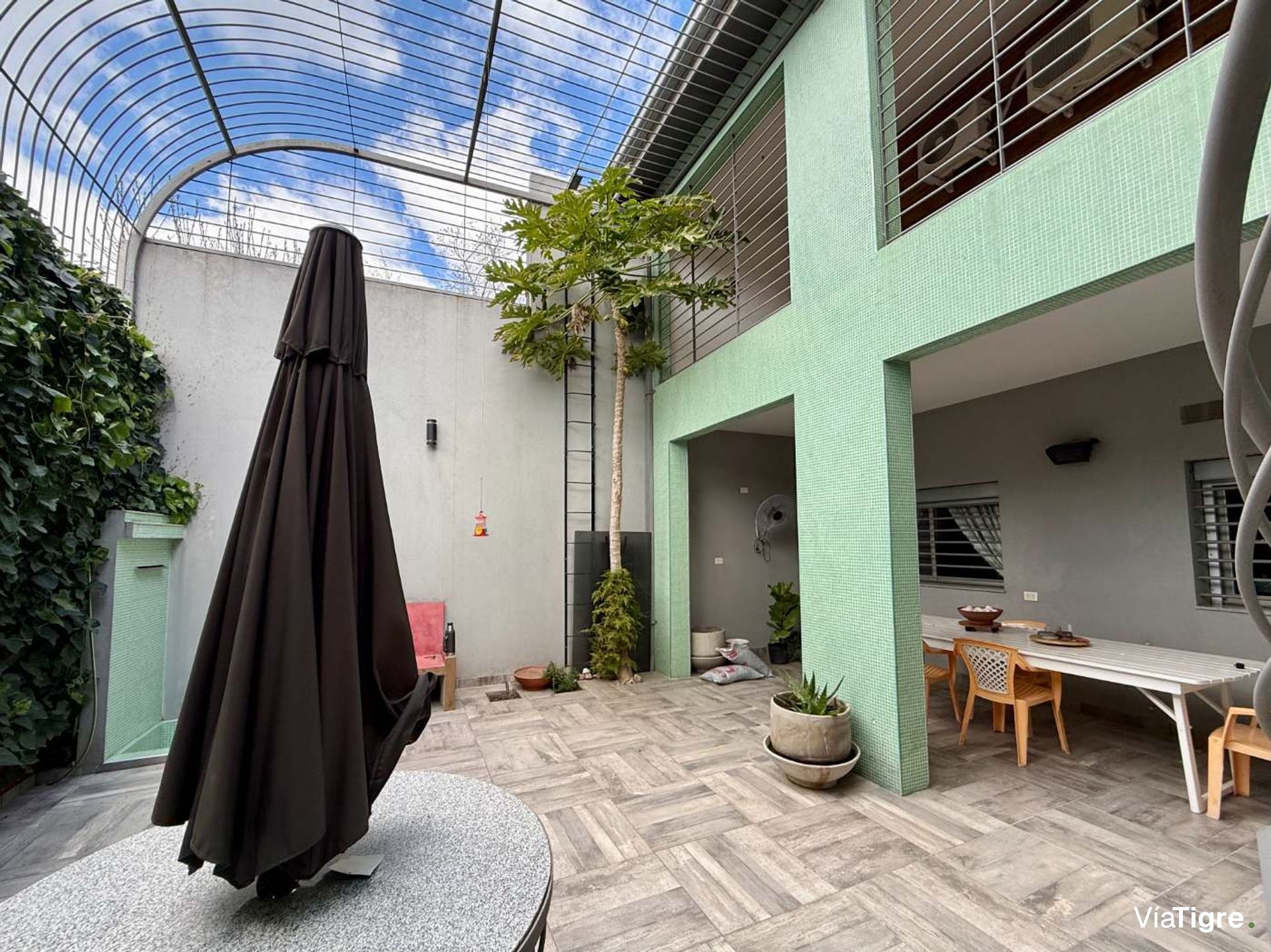 Venta de Casa frente al Newman