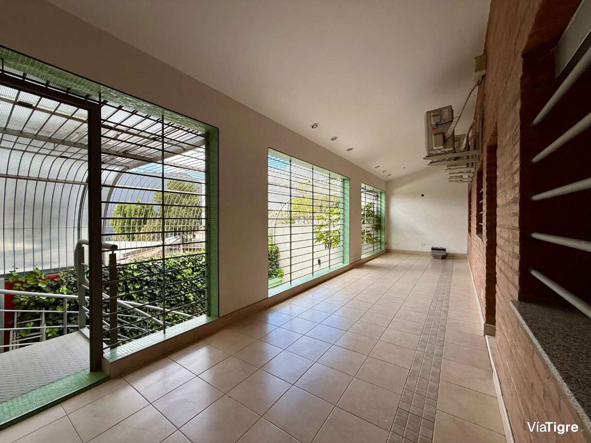 Venta de Casa frente al Newman
