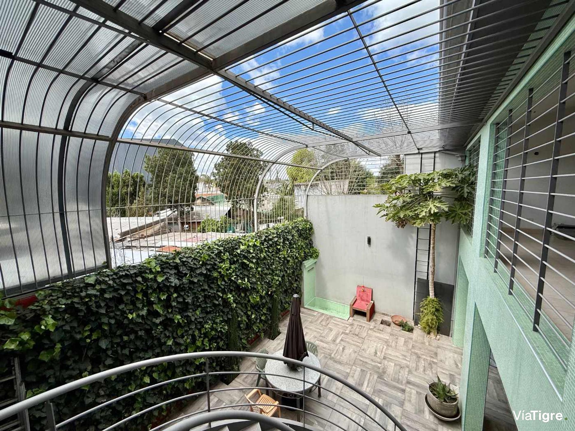 Venta de Casa frente al Newman