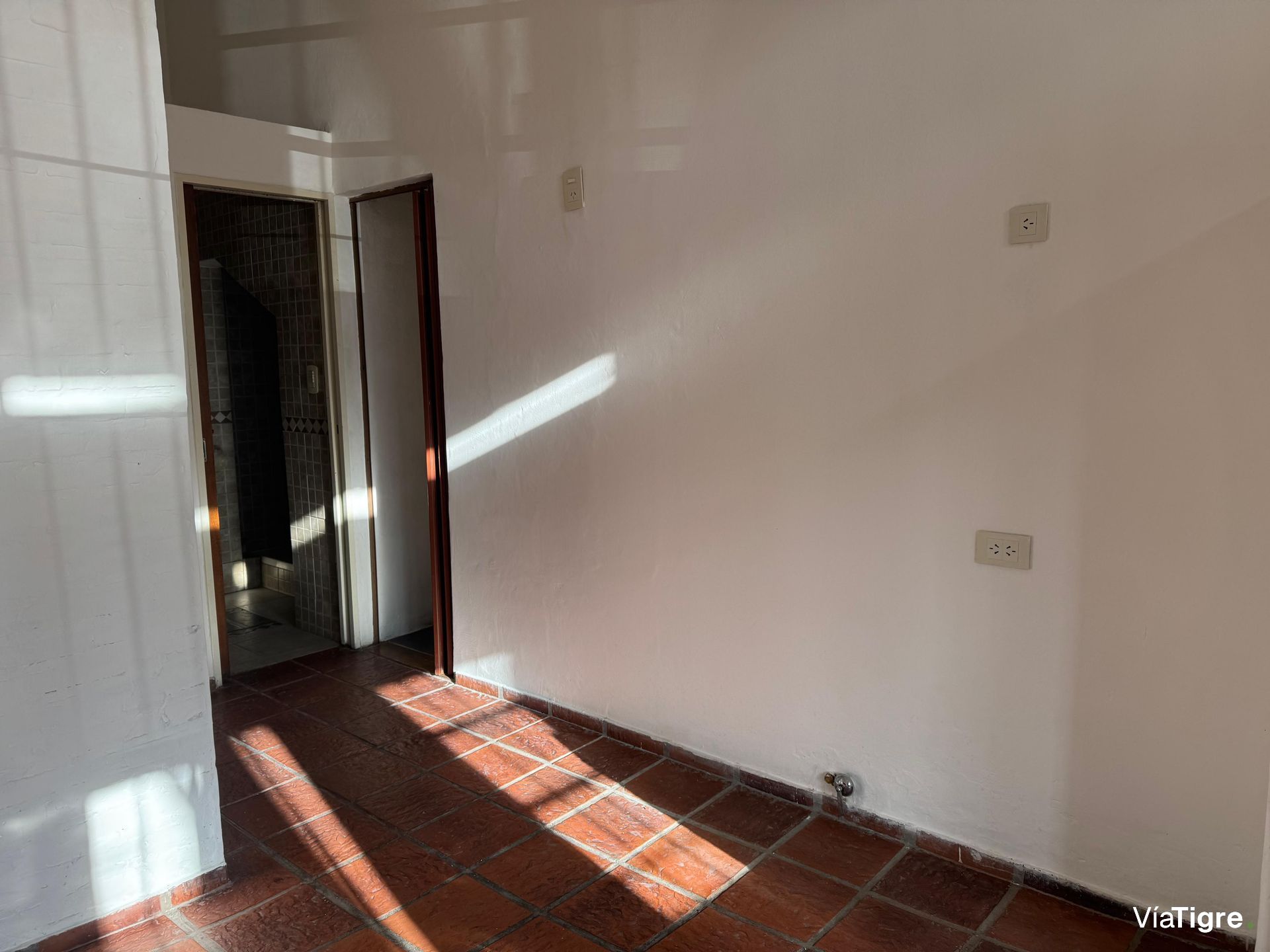 Ph En Alquiler – Planta Baja Al Frente – Victoria