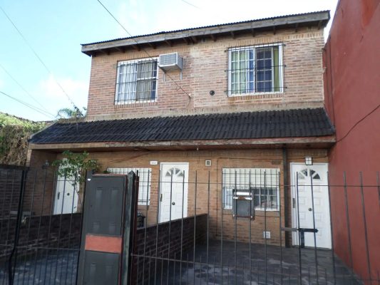 Venta Triplex 3 Ambientes Con Patio Y Cochera