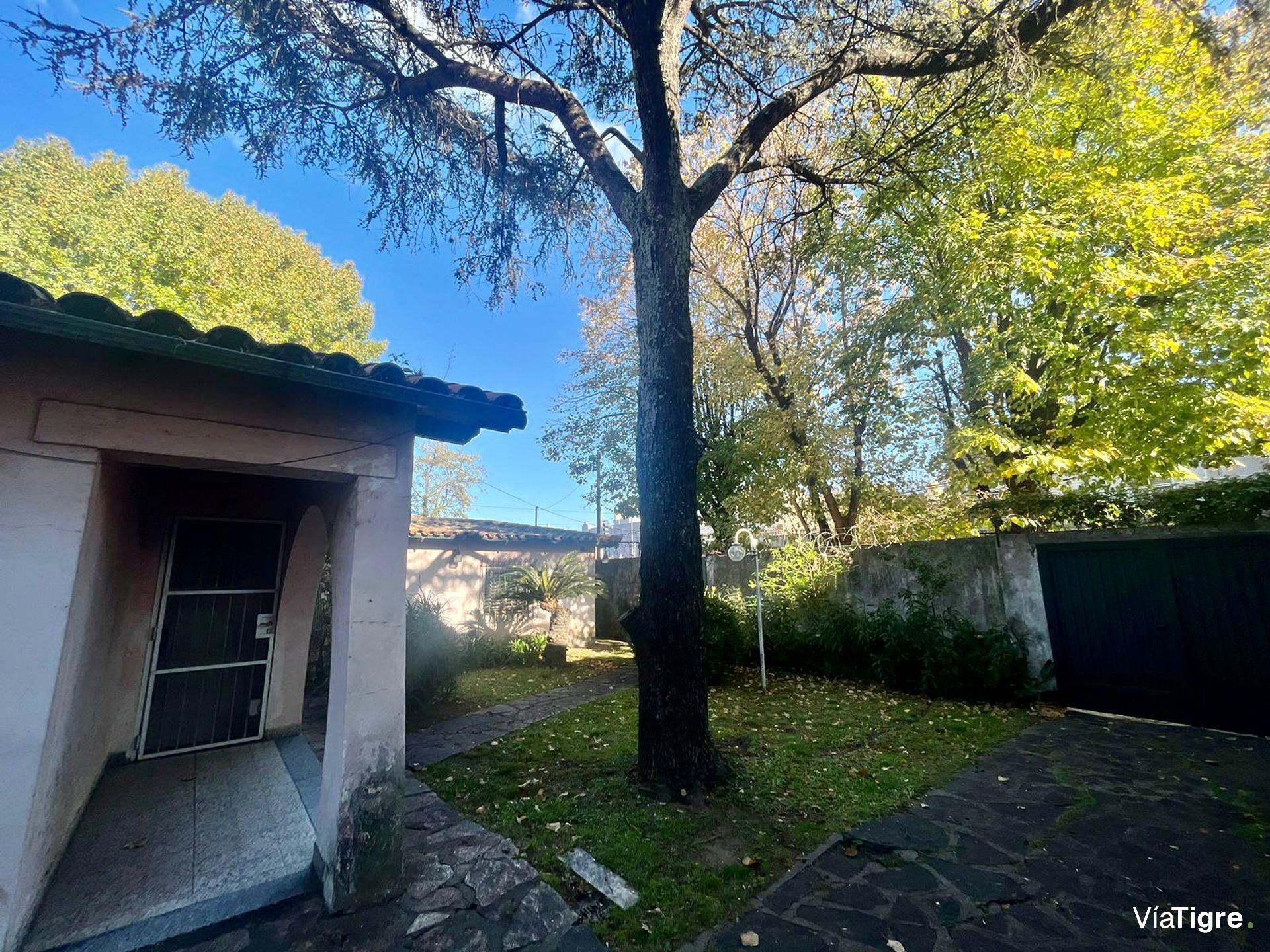 Casa en gran lote en esquina Boulogne