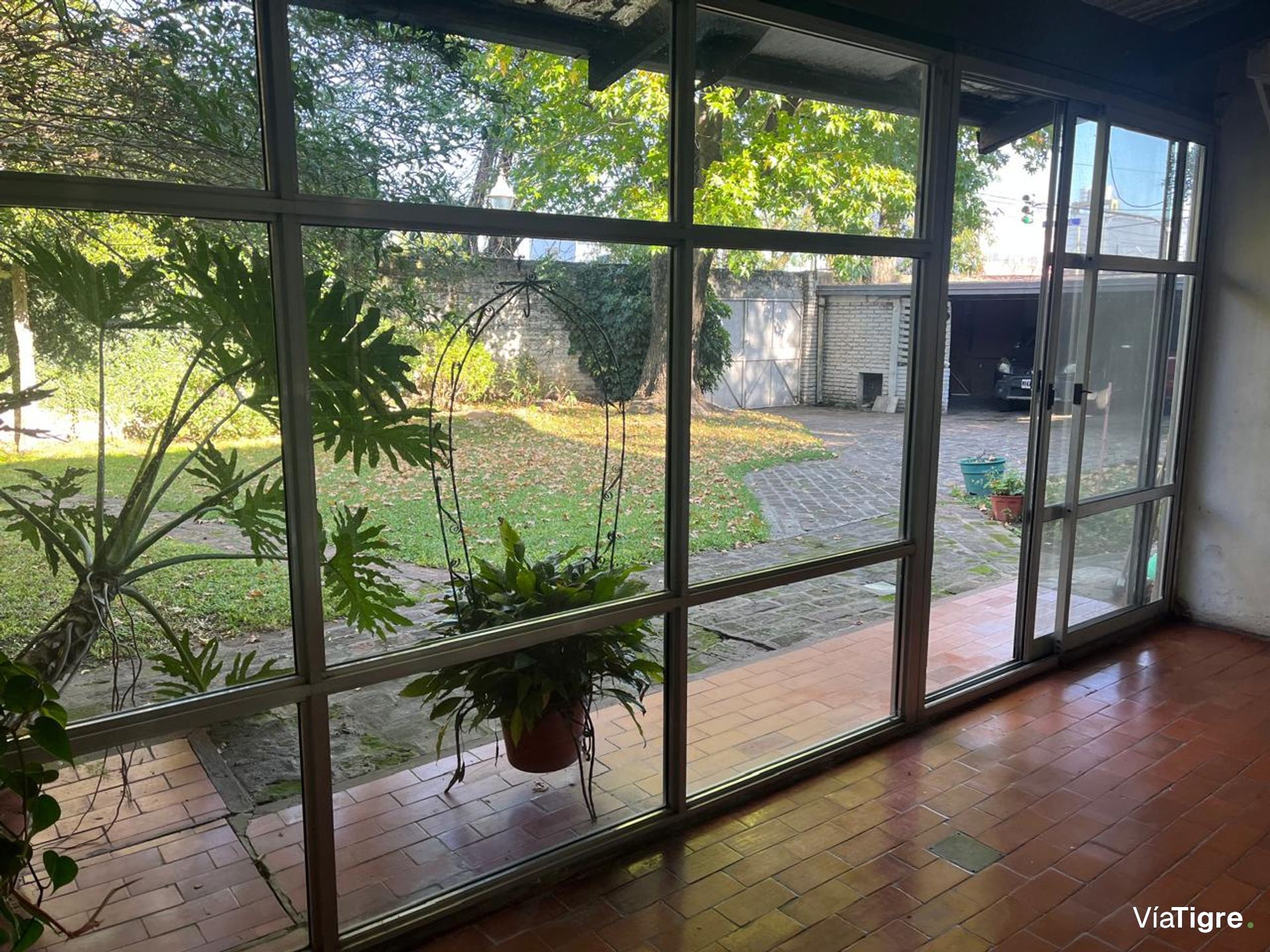 Casa en gran lote en esquina Boulogne
