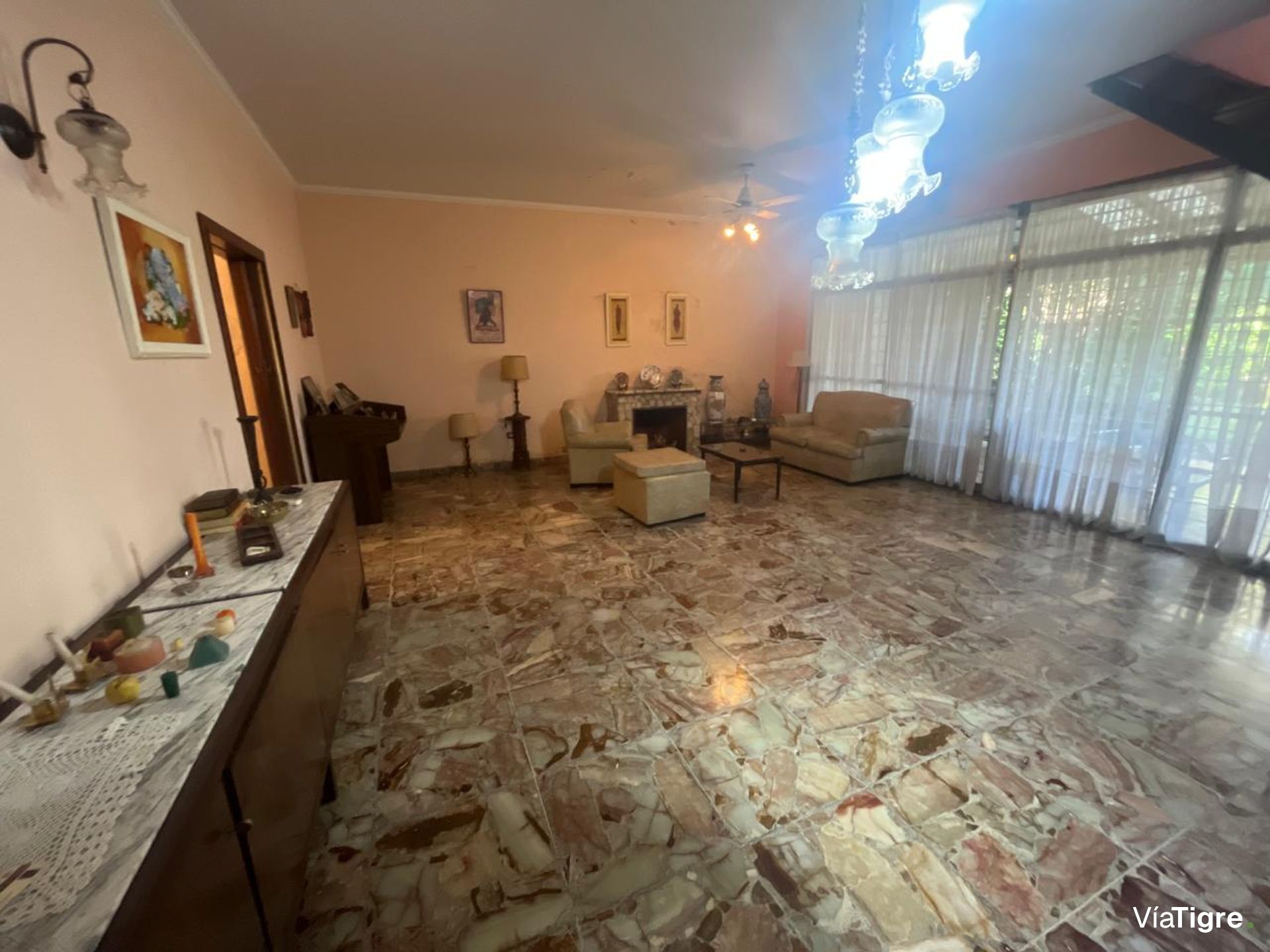 Casa en gran lote en esquina Boulogne