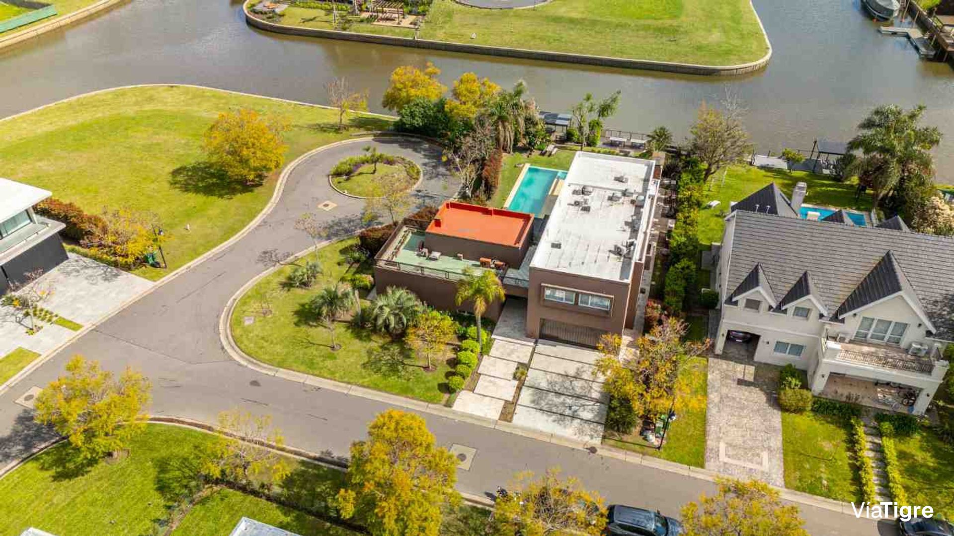 Espectacular Casa De 420 Mts2, Con Pileta Y Amarra