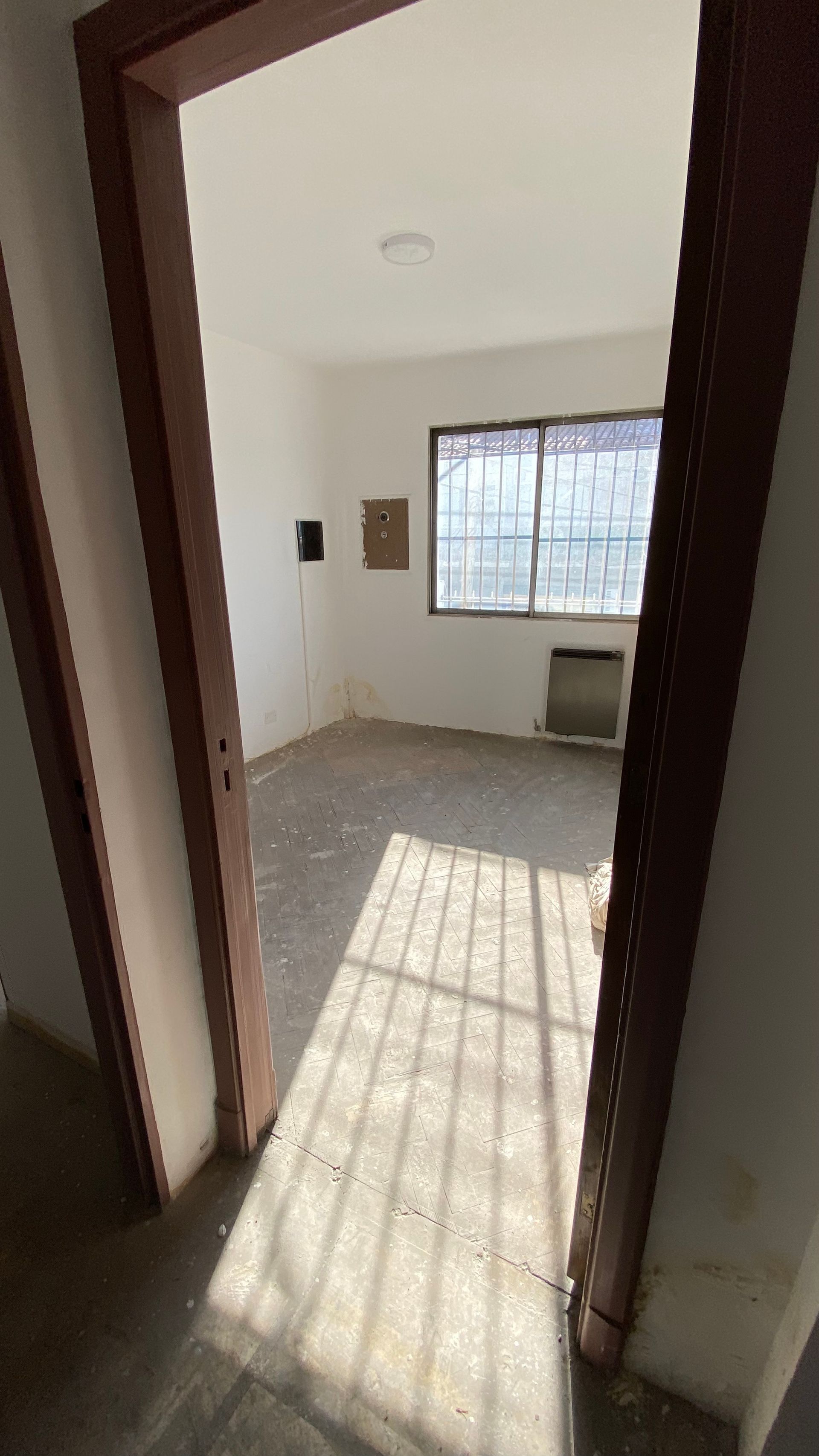 Salón y consultorios en Av. Maipú, esquina Paraná