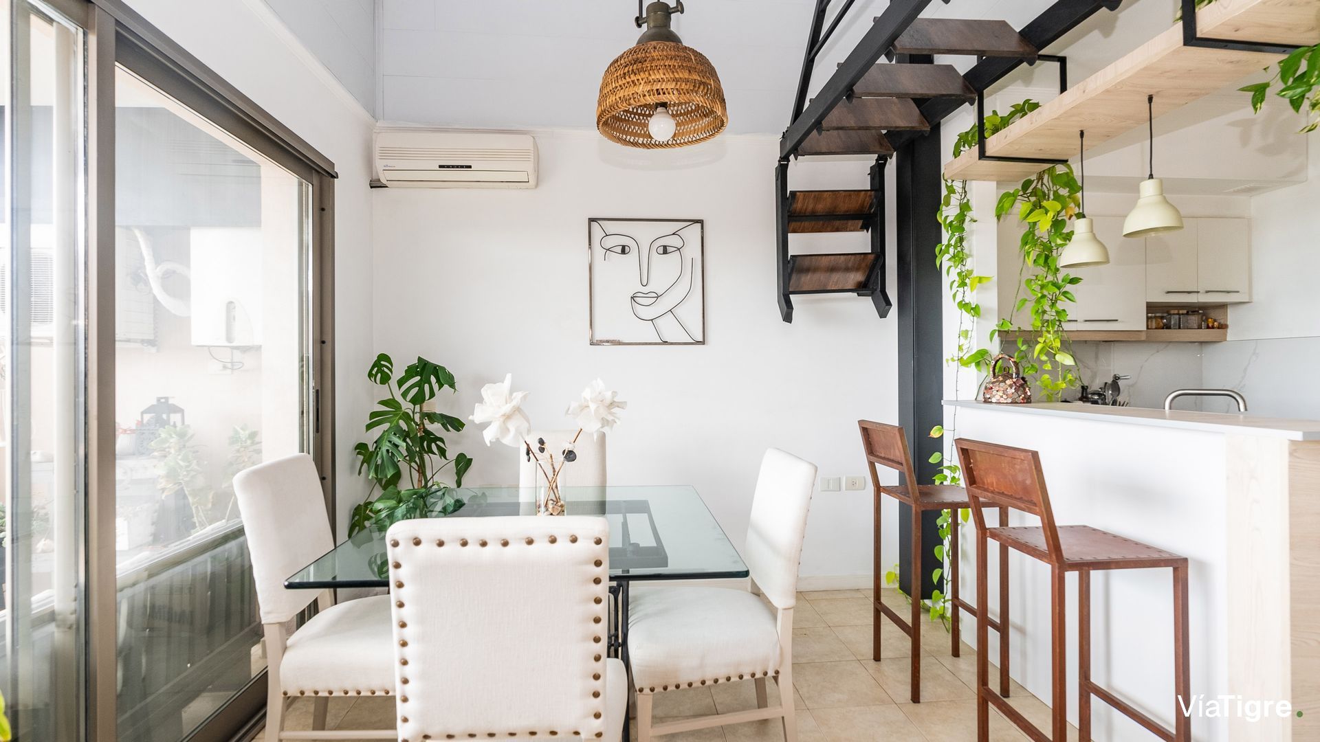Un Monoambiente diferente con amplio Balcon!!