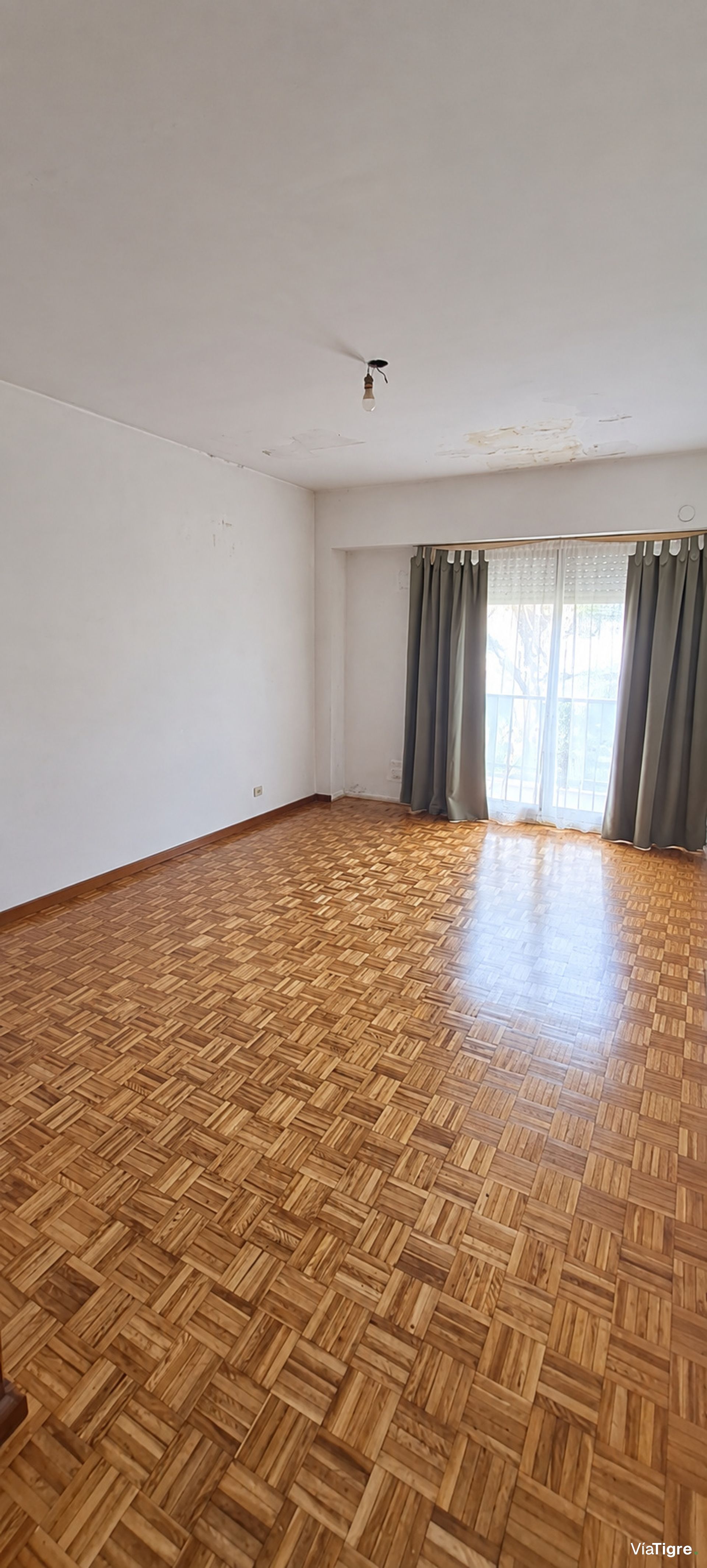 Triplex de 3 Amb. con Cochera, jardín y terraza
