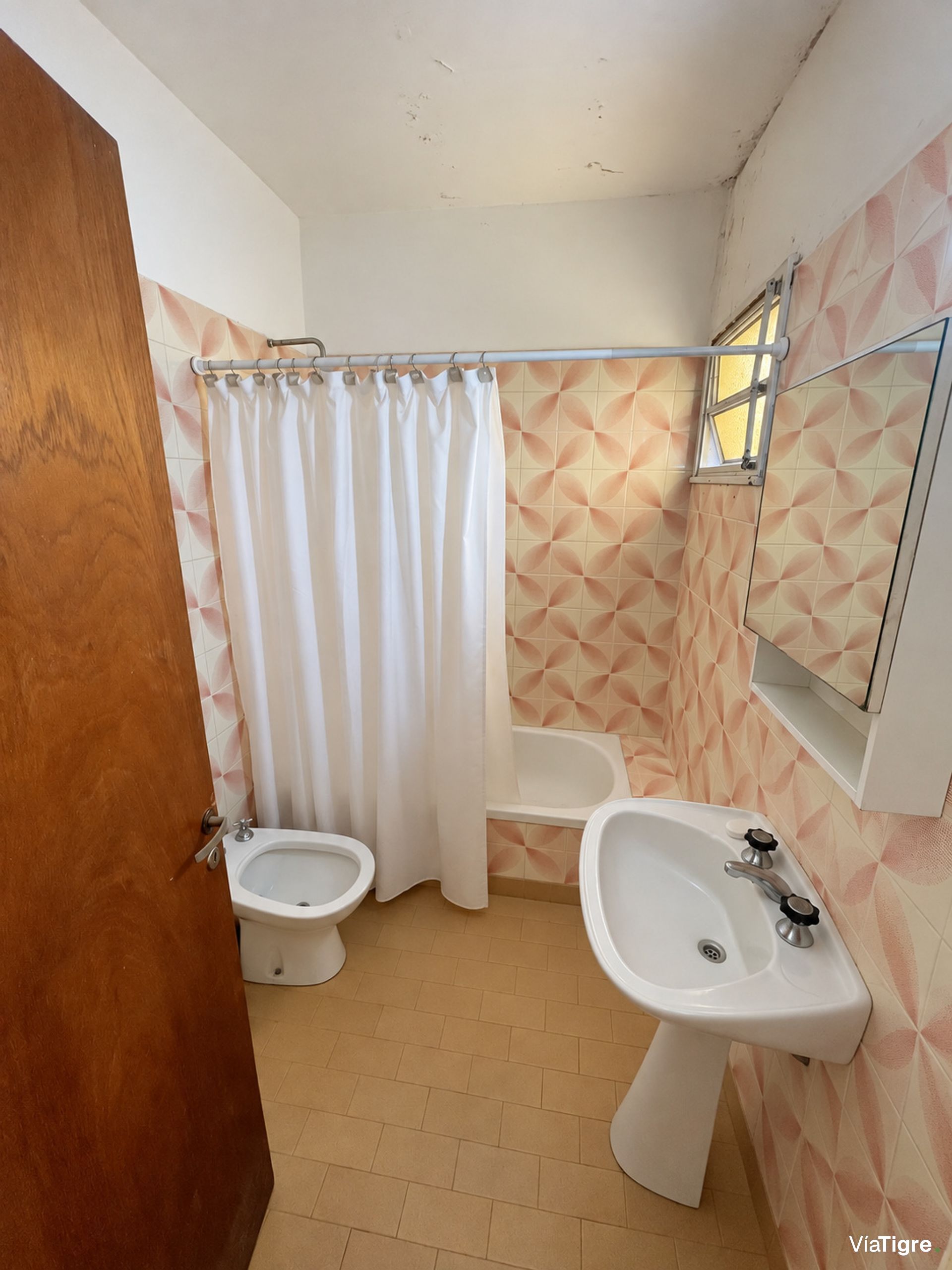 Triplex de 3 Amb. con Cochera, jardín y terraza