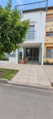 Triplex de 3 Amb. con Cochera, jardín y terraza