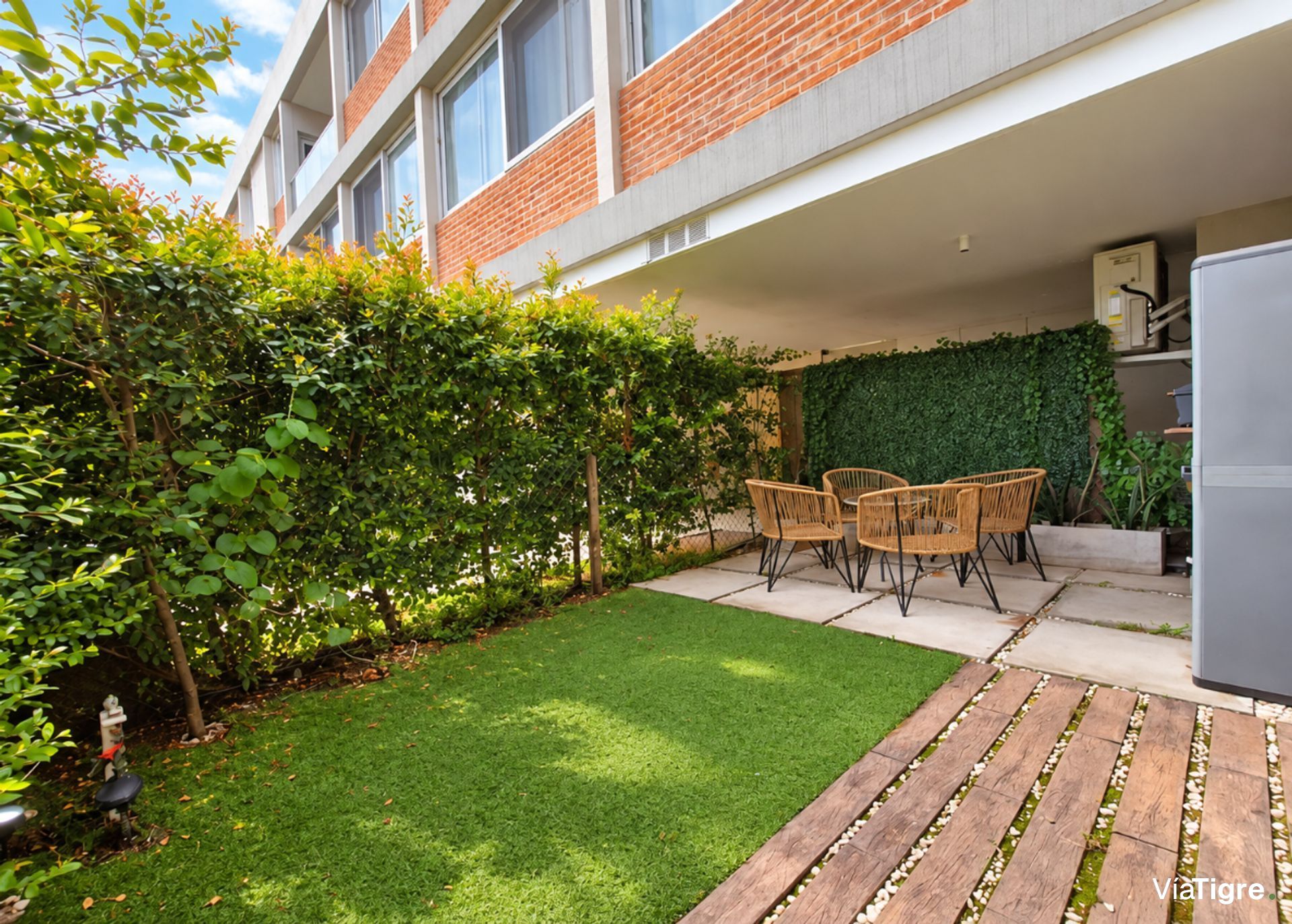 Venta Dpto 2 Amb. Jardín Y Cochera. Amoblado!