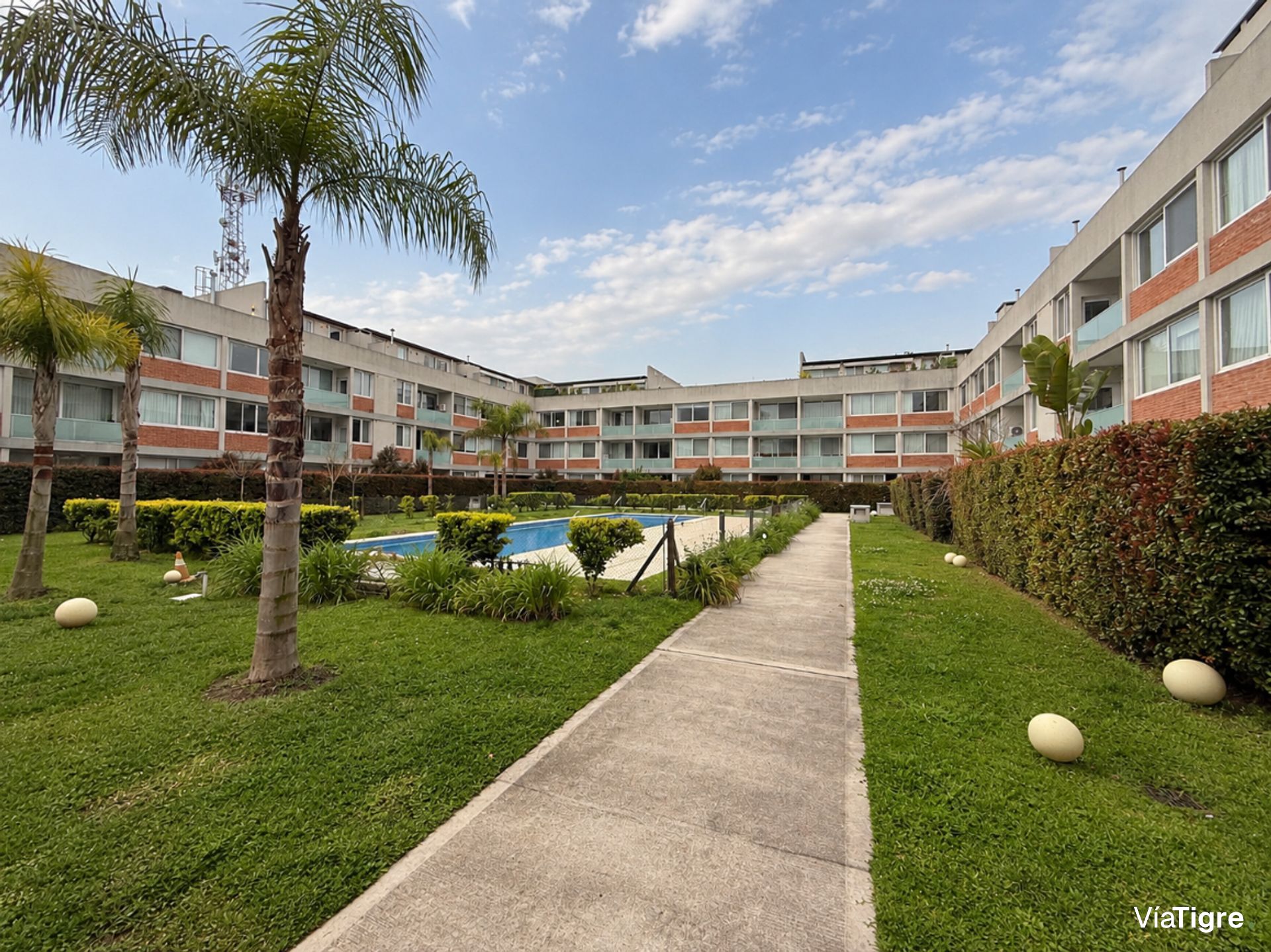 Venta Dpto 2 Amb. Jardín Y Cochera. Amoblado!