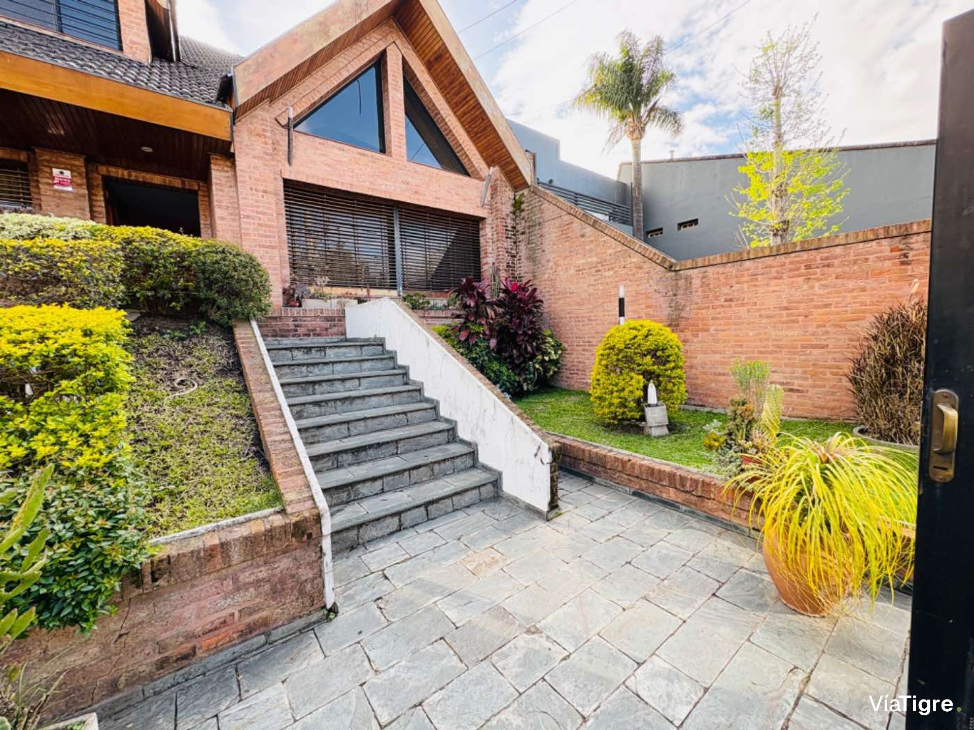 Chalet En Venta 4 Amb Con Parque Pileta Y Cocheras