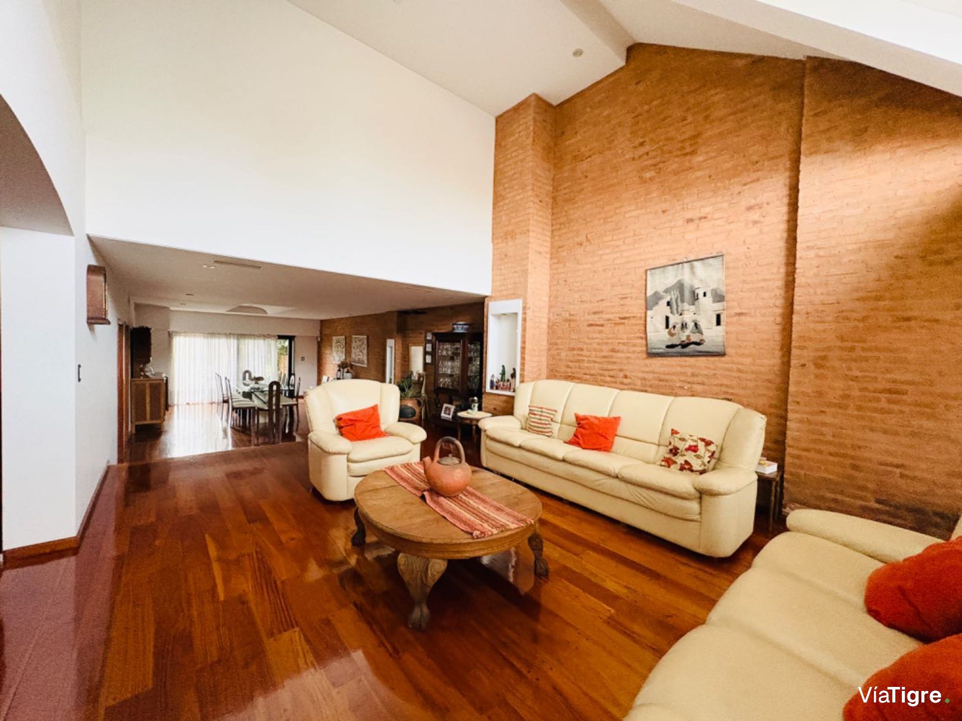 Chalet En Venta 4 Amb Con Parque Pileta Y Cocheras
