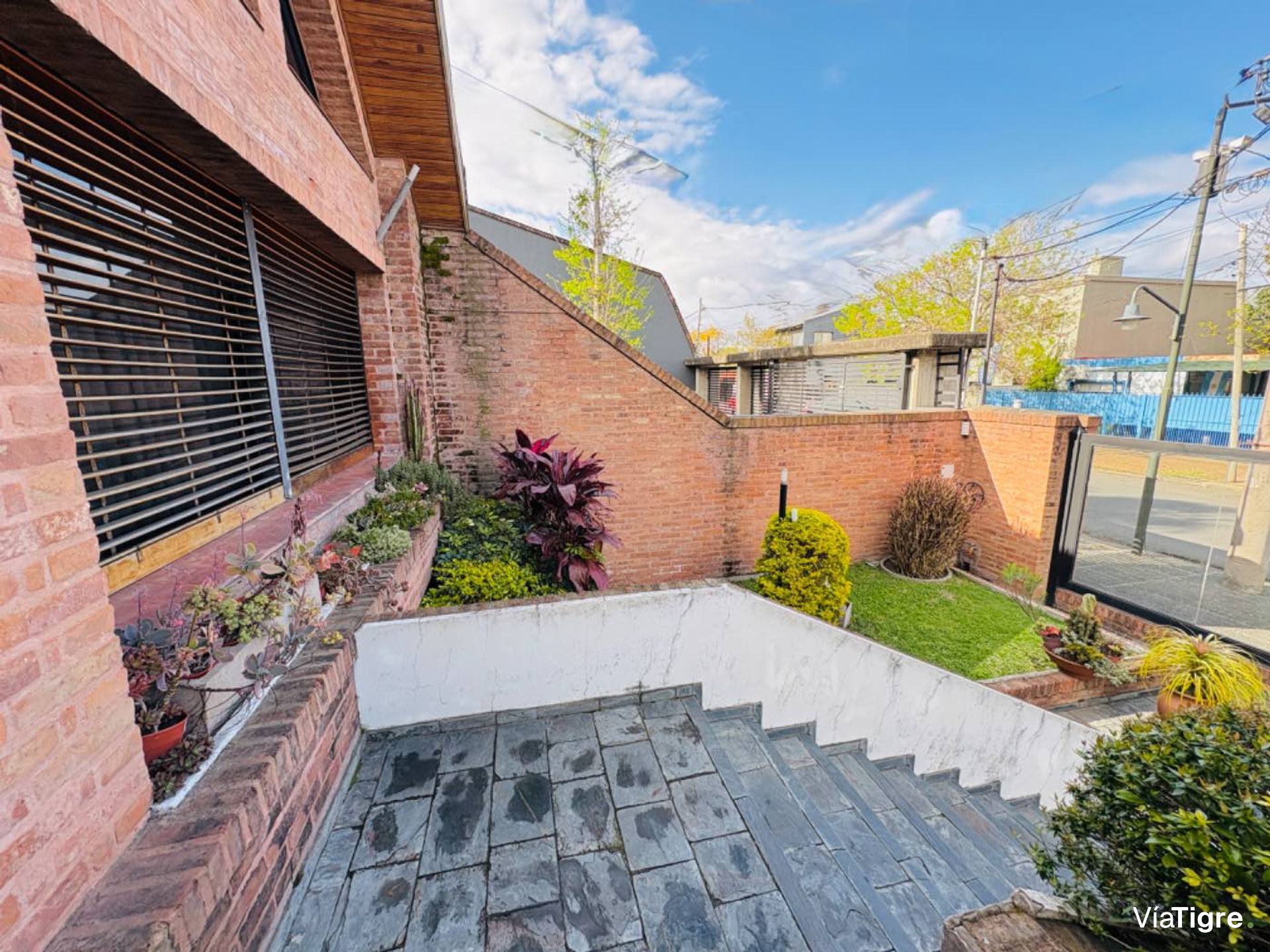 Chalet En Venta 4 Amb Con Parque Pileta Y Cocheras