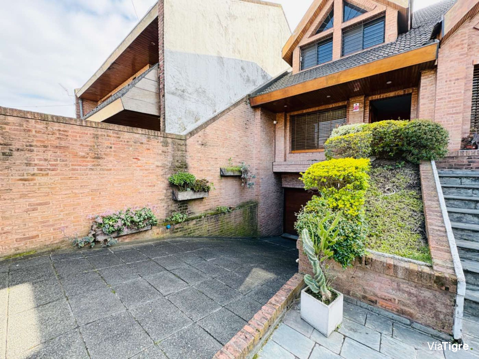 Chalet En Venta 4 Amb Con Parque Pileta Y Cocheras